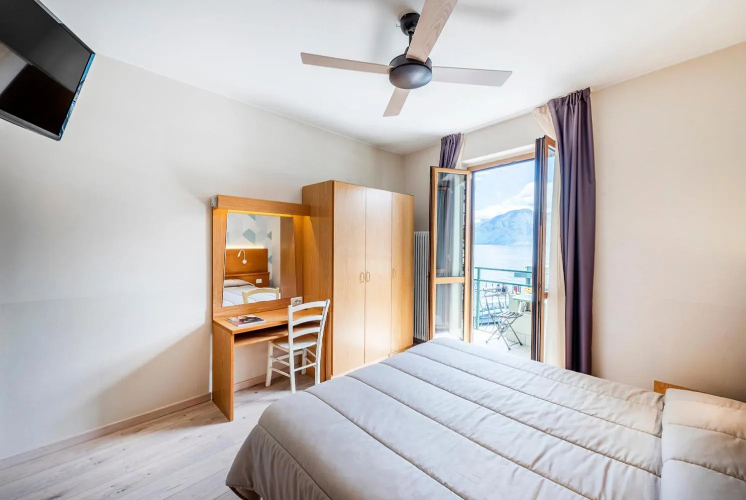 Bed in Hotel Argegno