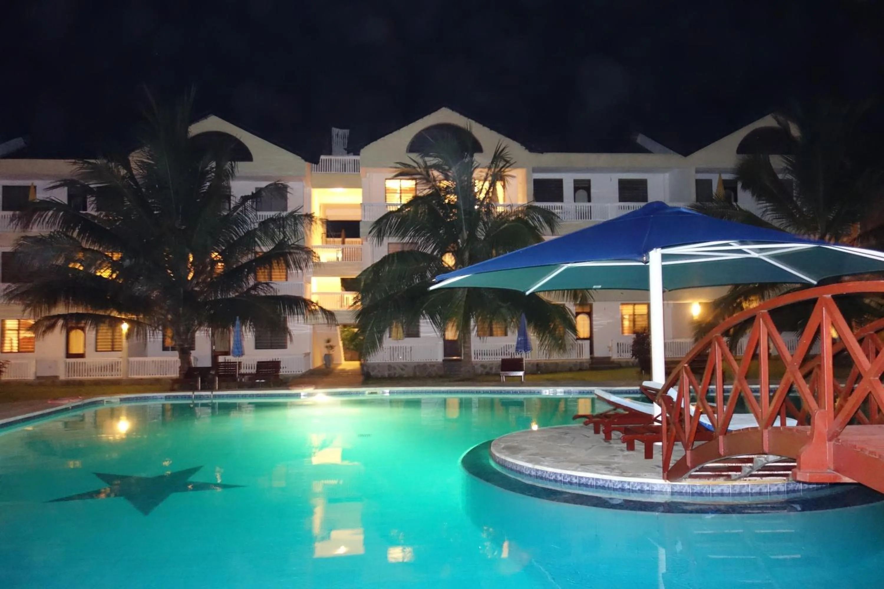 Swimming pool in Morning Star Diani