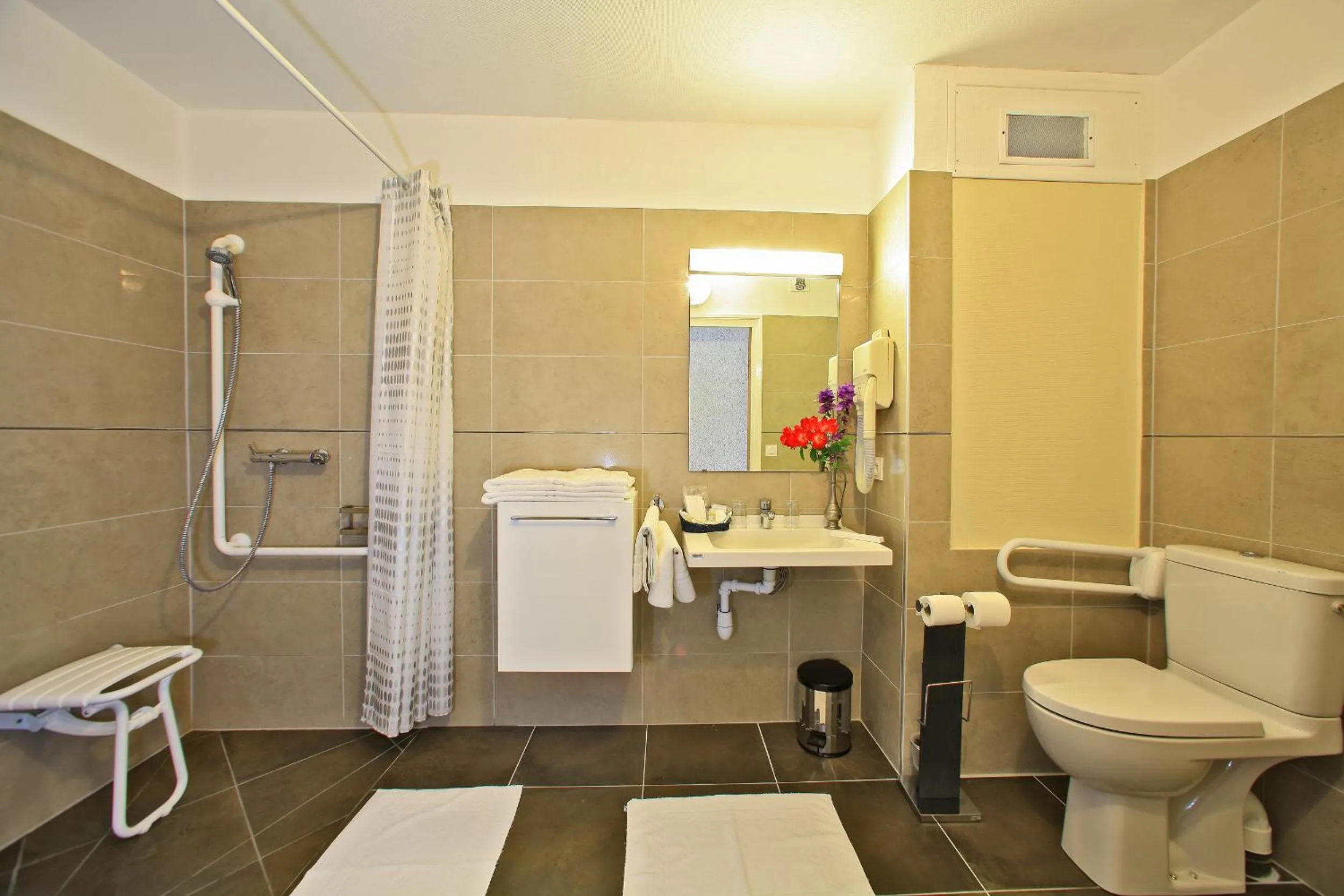 Bathroom in Hôtel Restaurant du Château