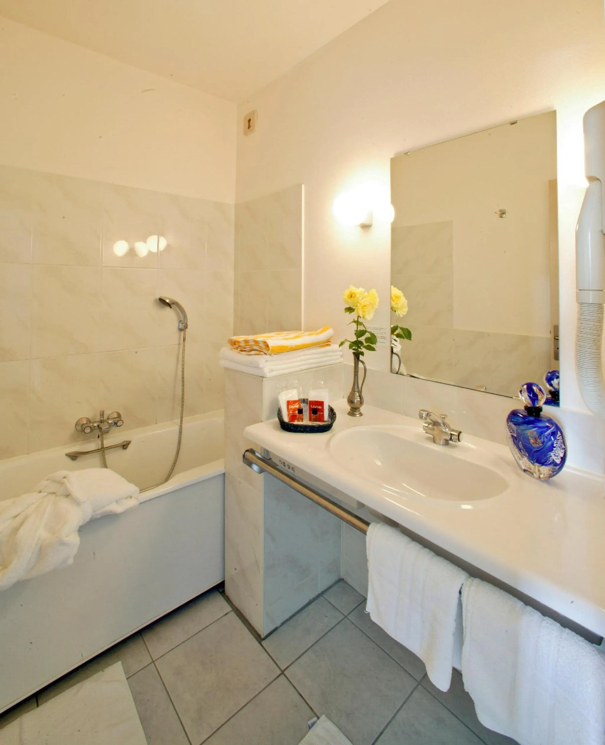 Bathroom in Hôtel Restaurant du Château
