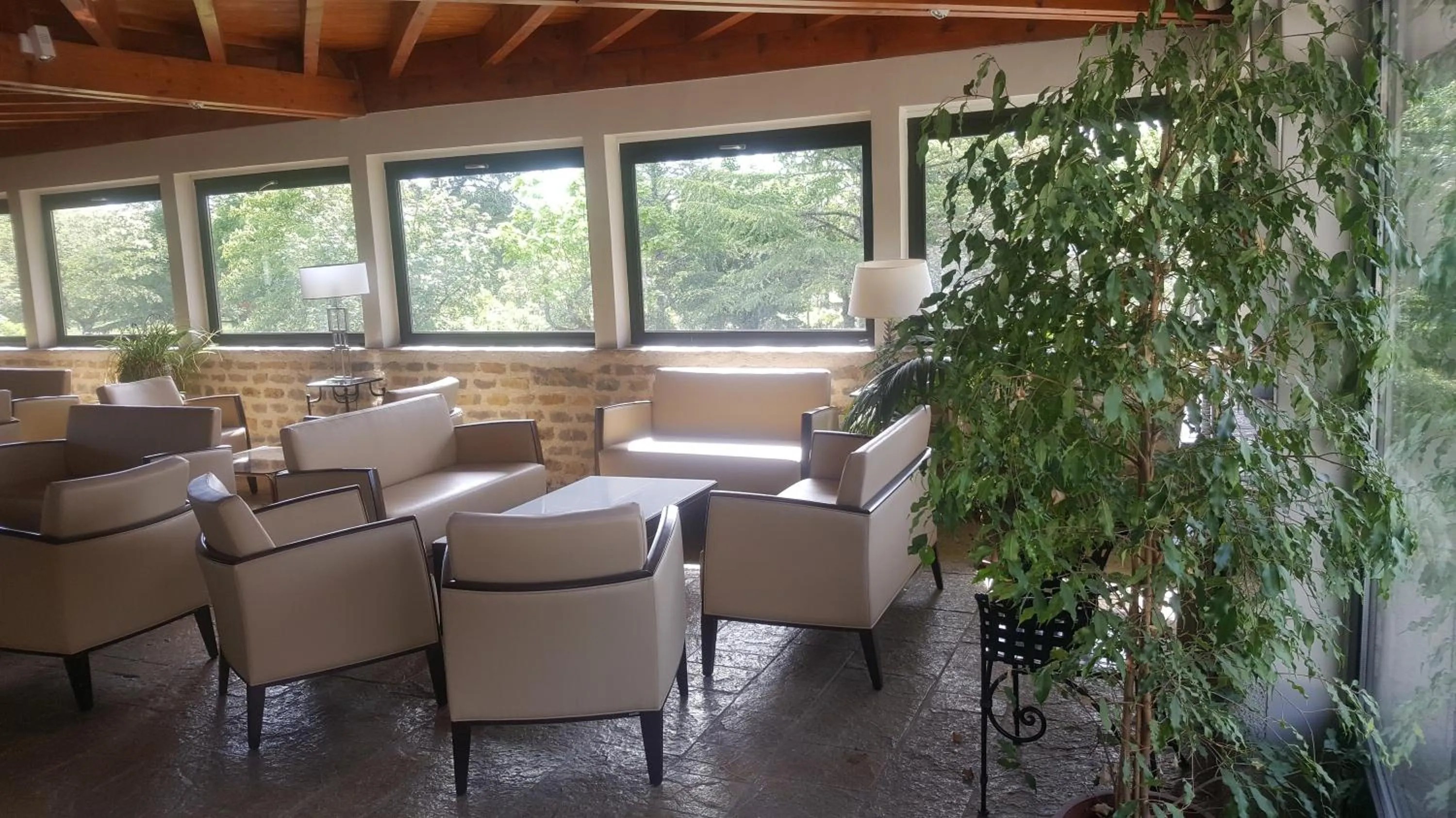 Property building in Hôtel Restaurant du Château