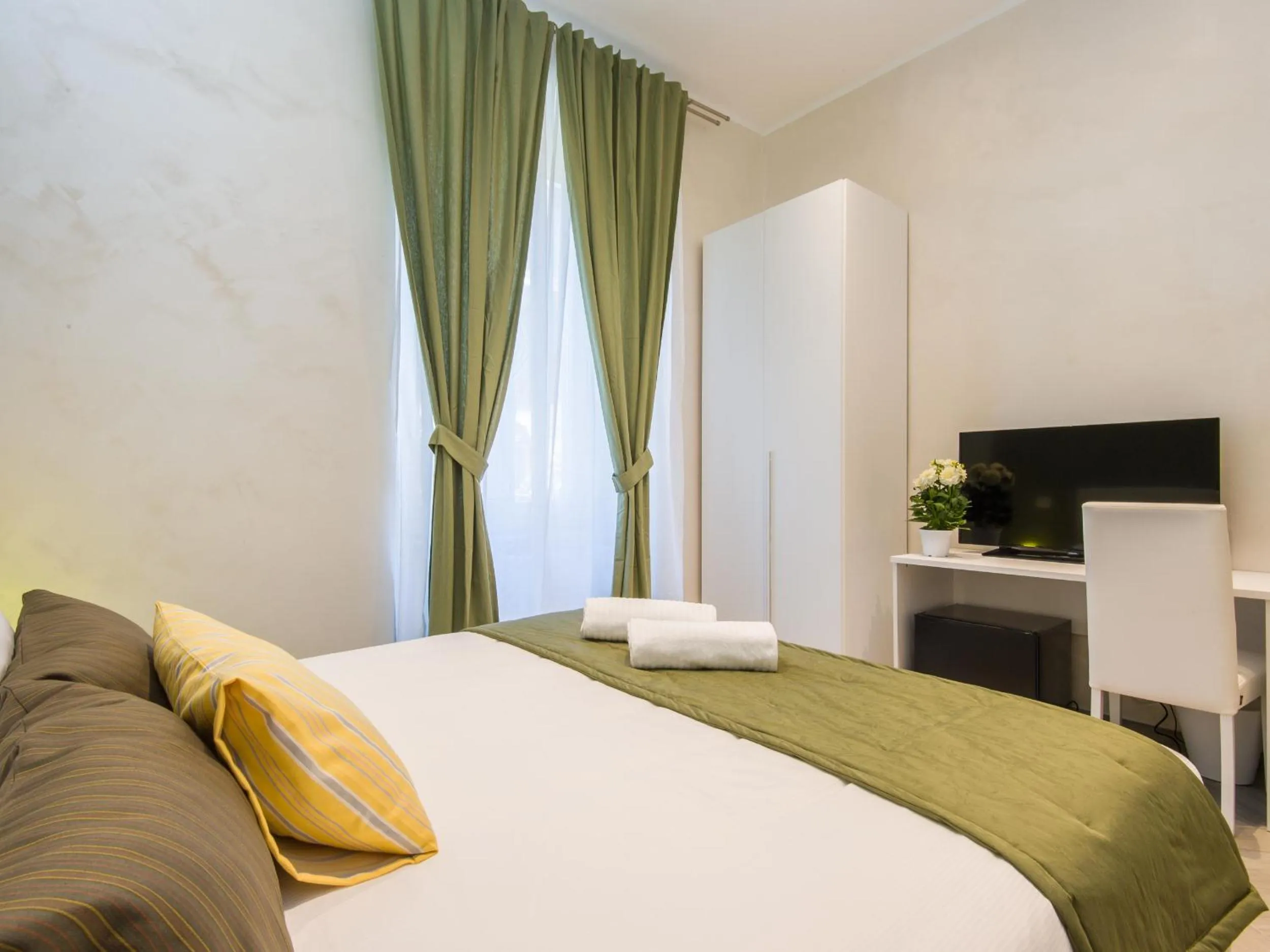 Bedroom, Bed in Penta Luxury House