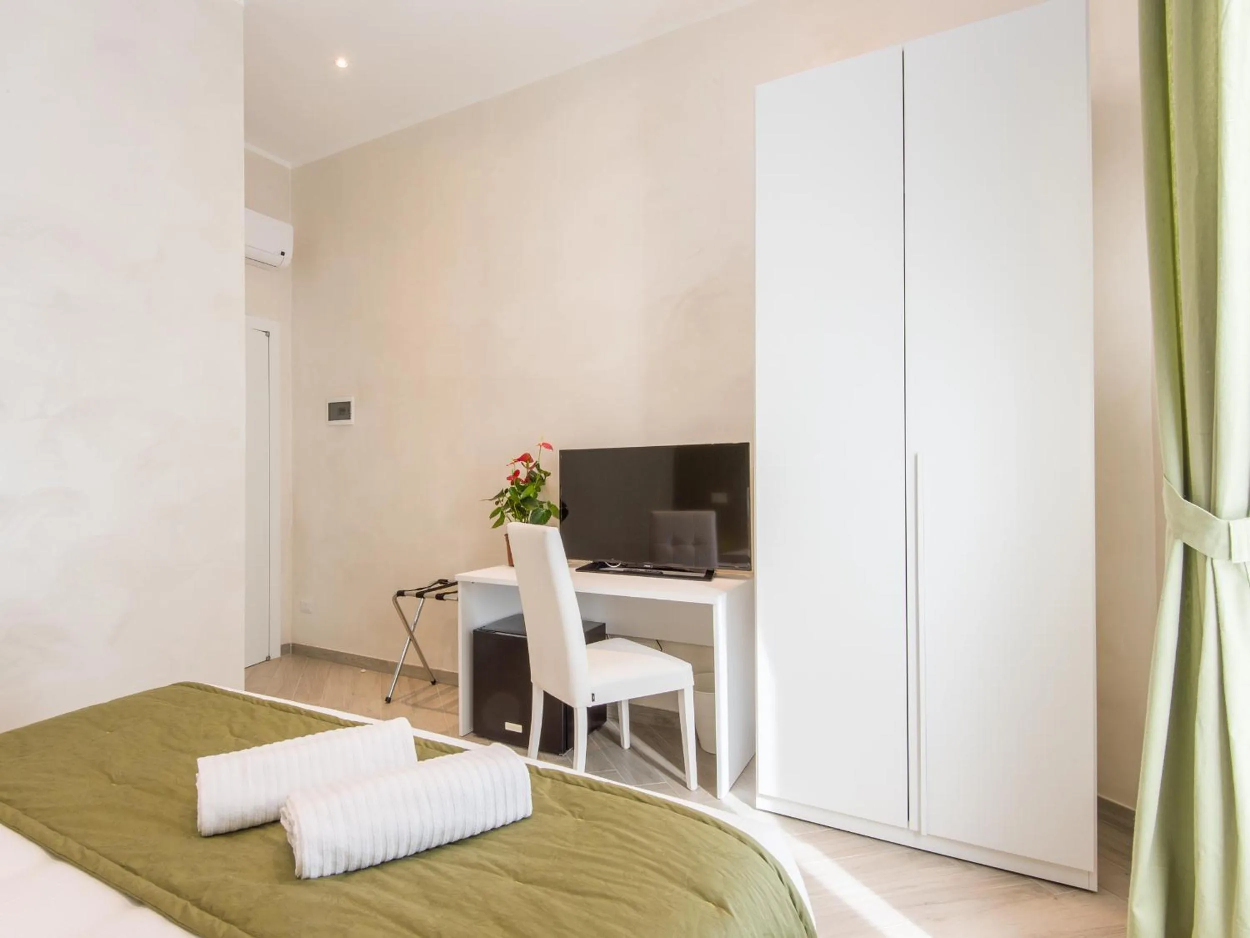 Bedroom, Bed in Penta Luxury House