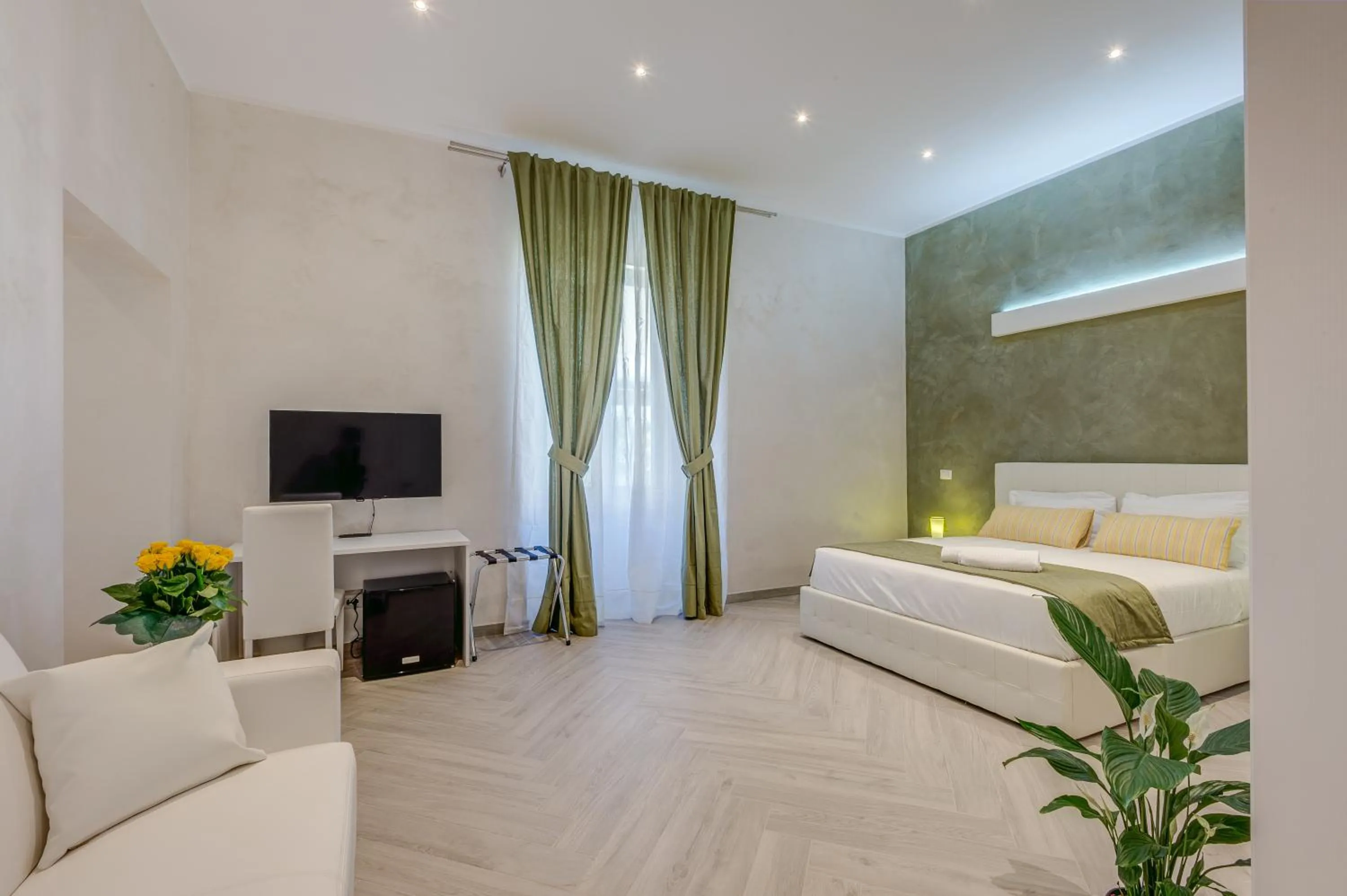 Bedroom, Bed in Penta Luxury House
