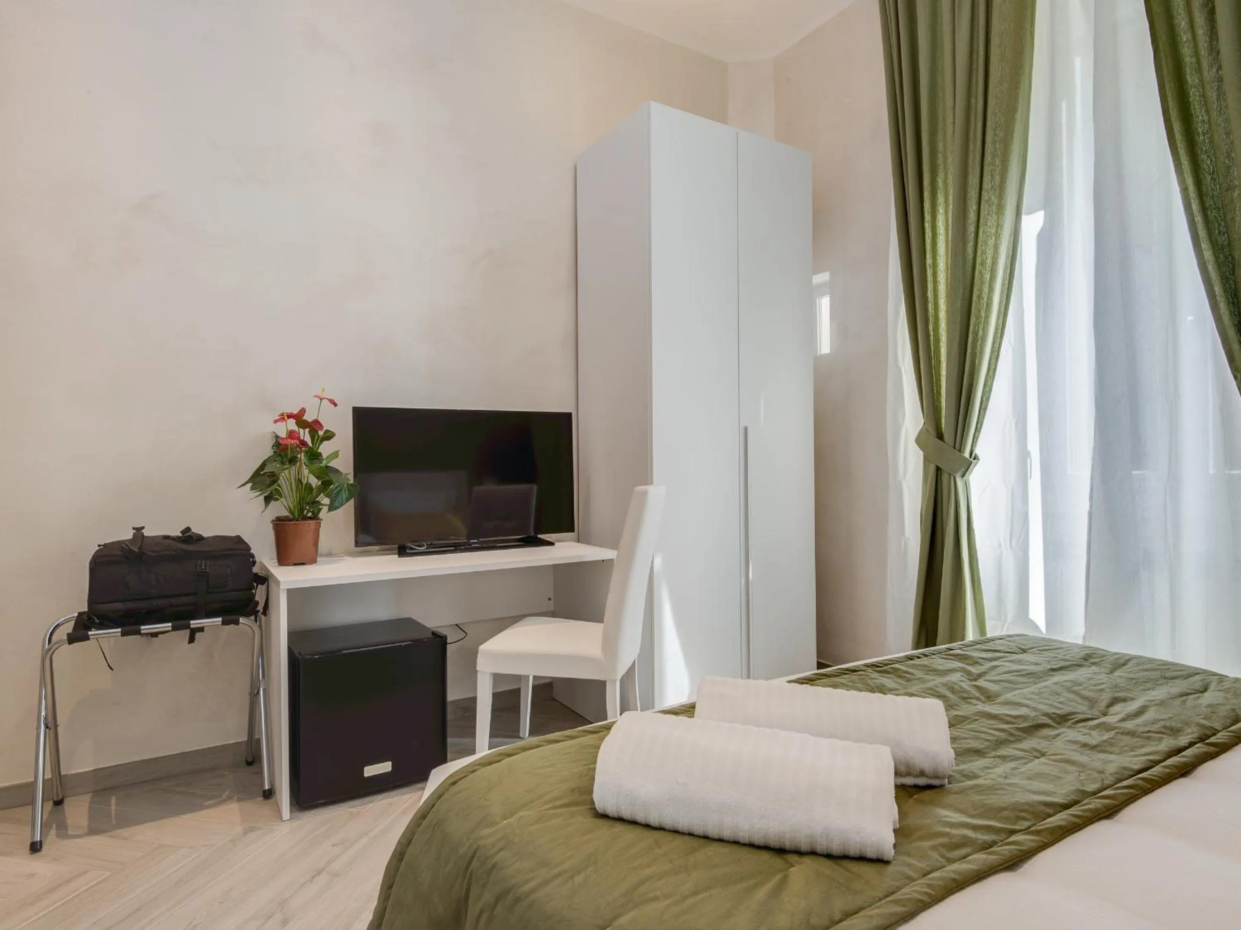 Bedroom, Bed in Penta Luxury House