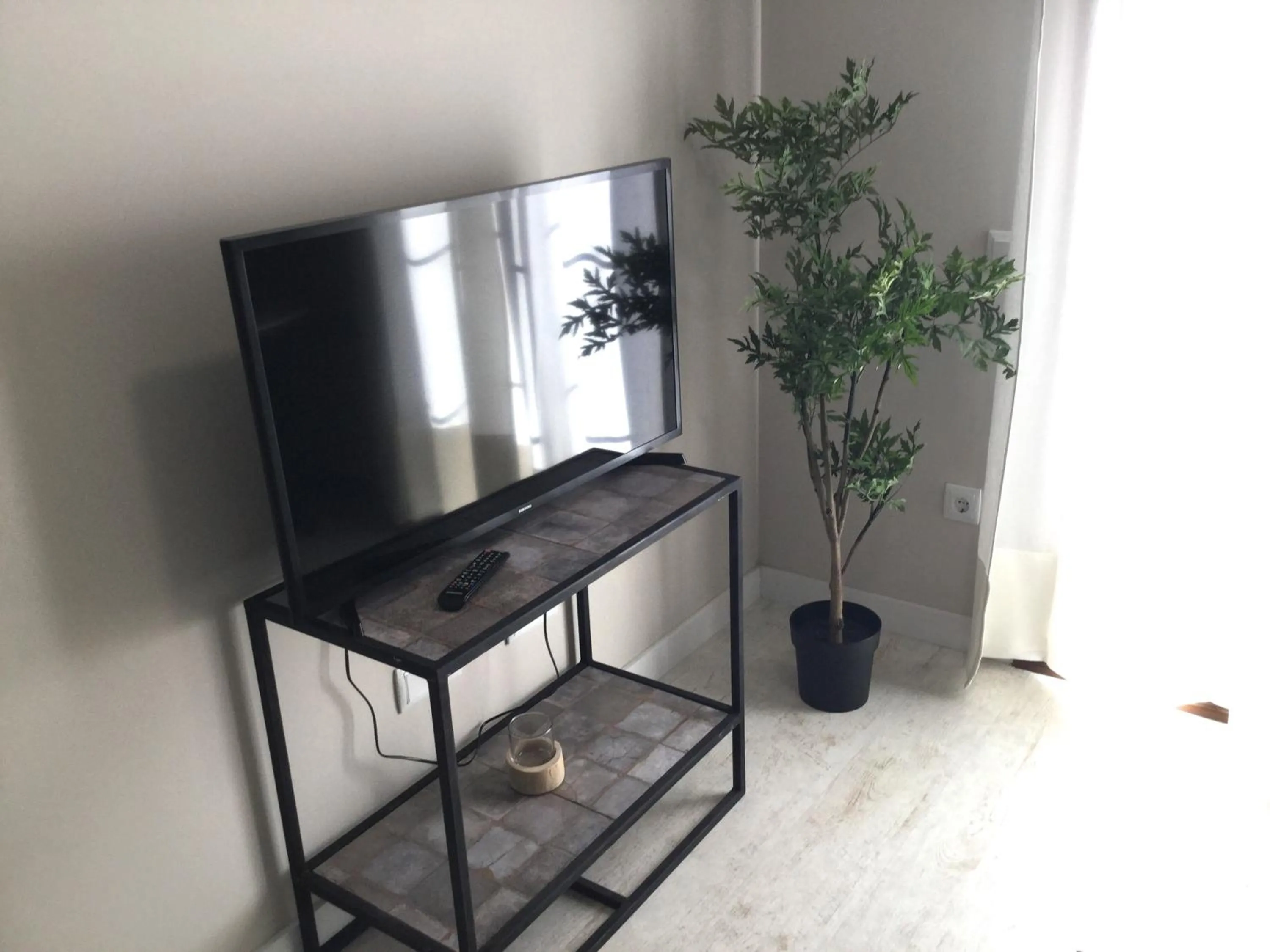 TV and multimedia in Morendal-Zaaita