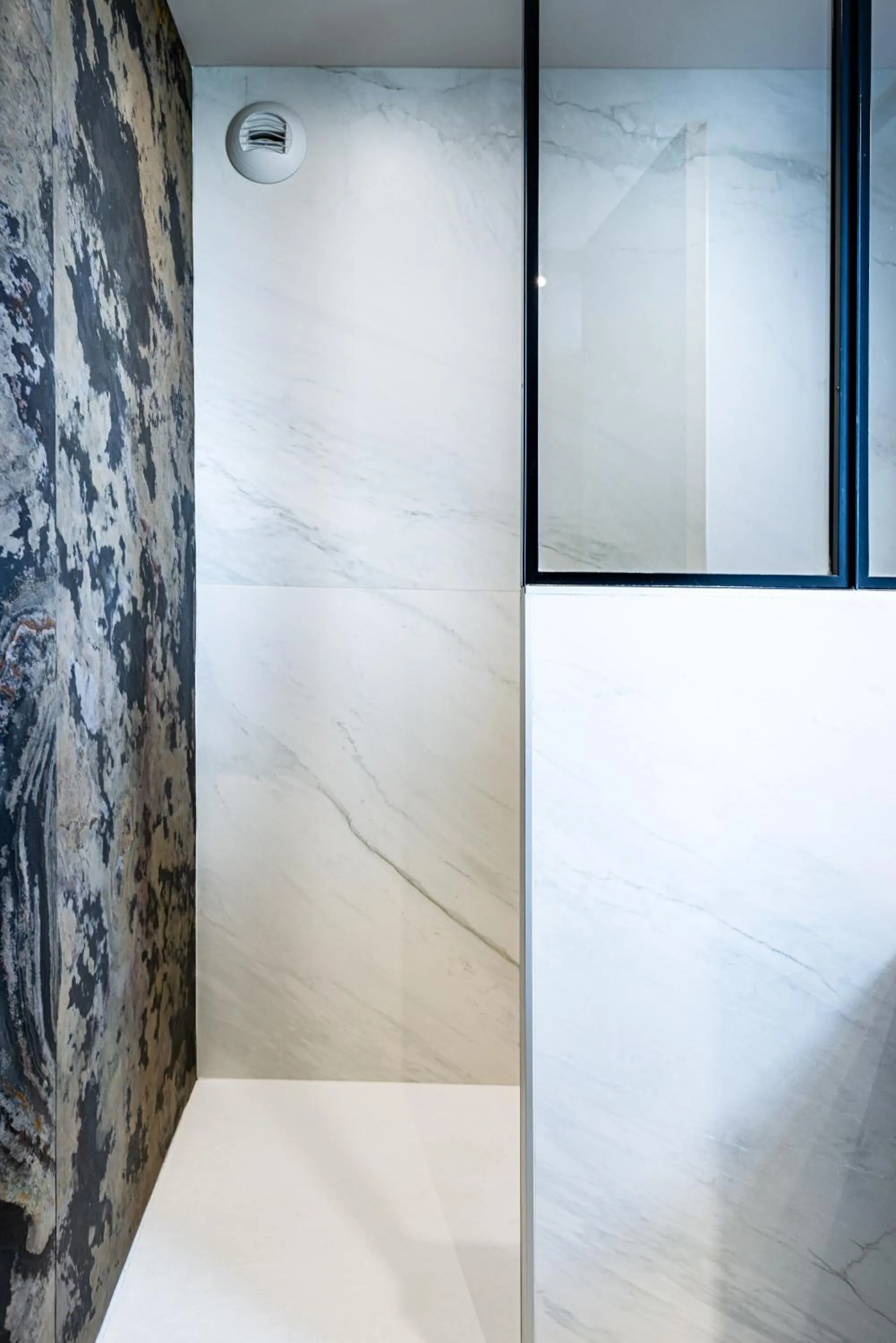 Bathroom in Hôtel de la Cité