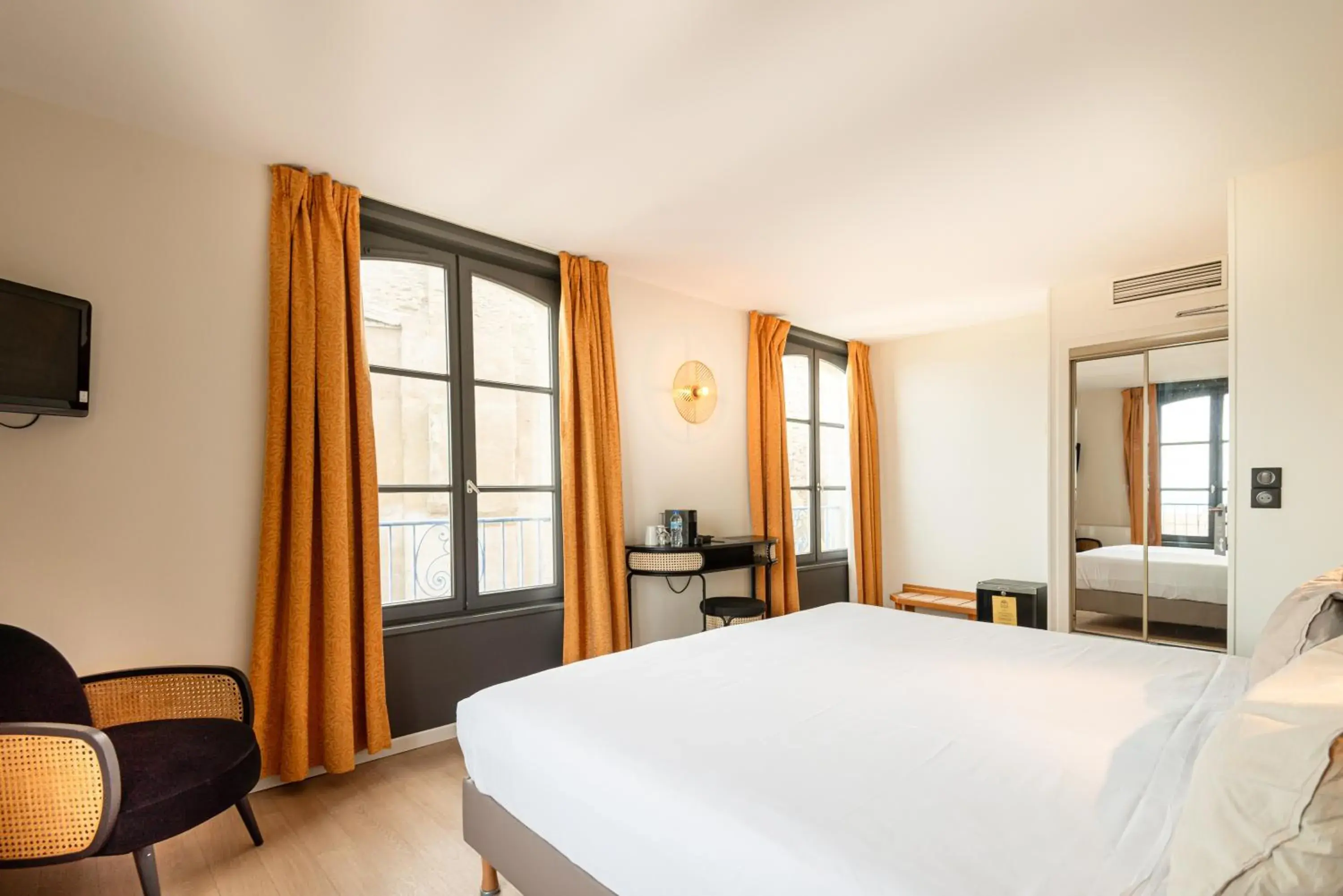 Bed in Hôtel de la Cité Bed in Hôtel de la Cité