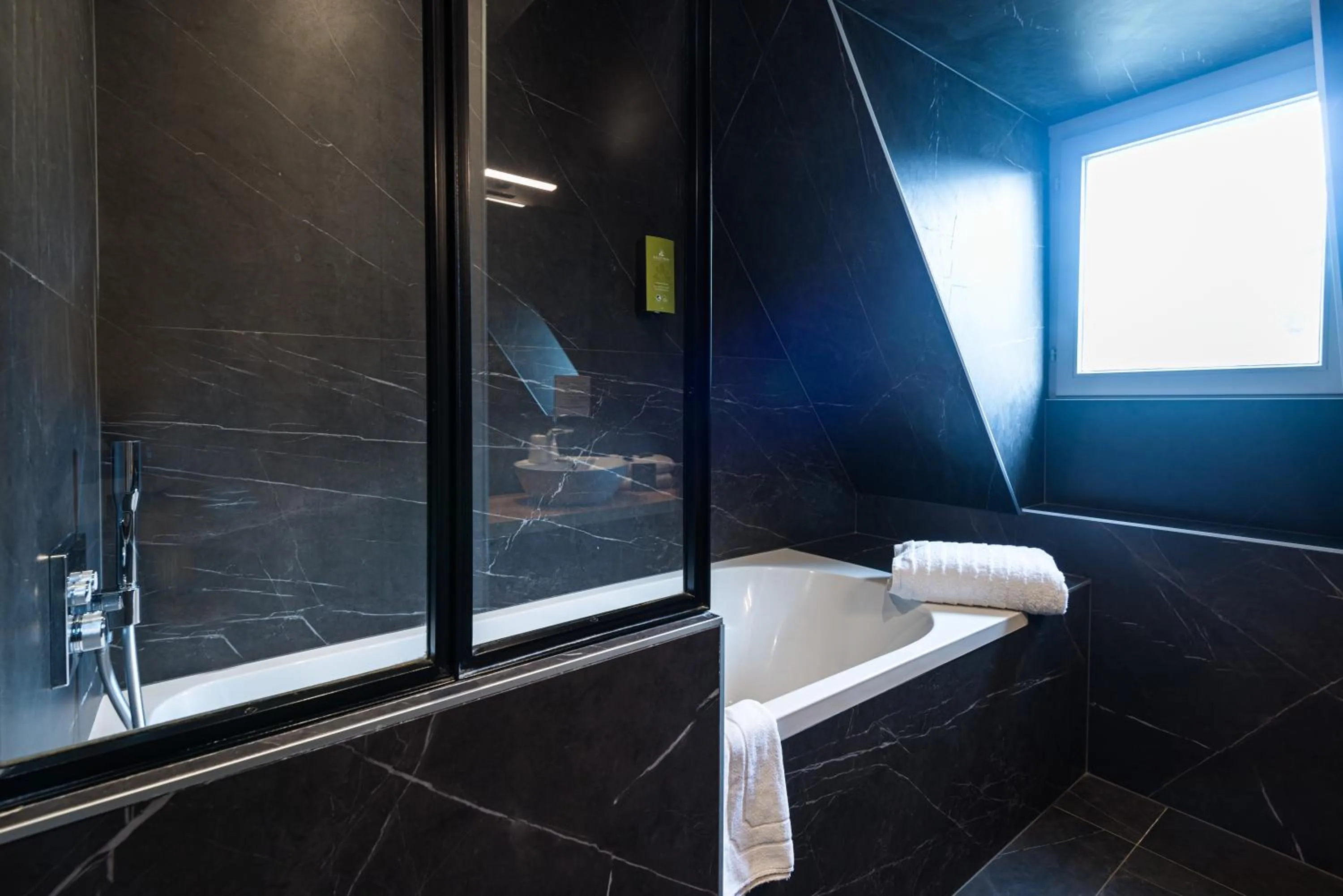 Bathroom in Hôtel de la Cité