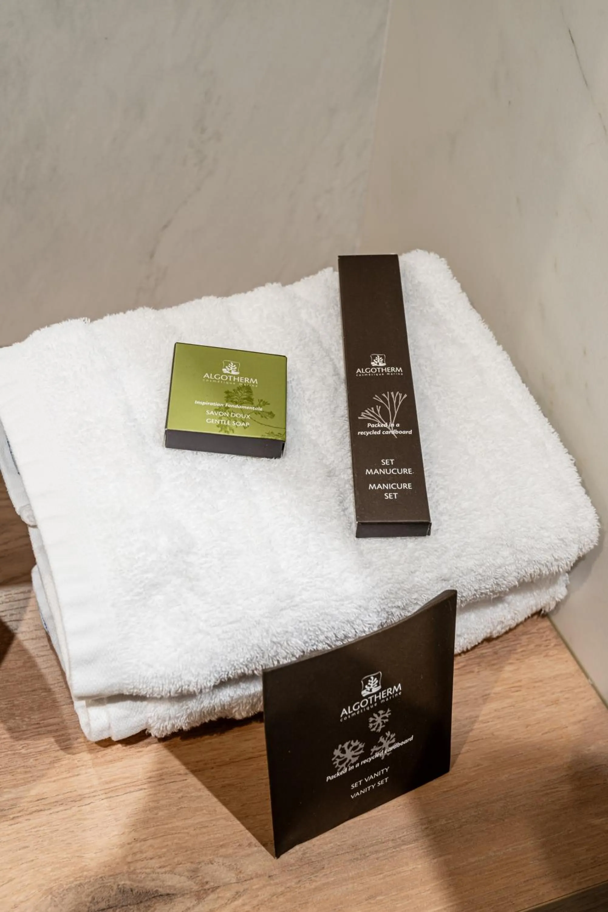 towels in Hôtel de la Cité