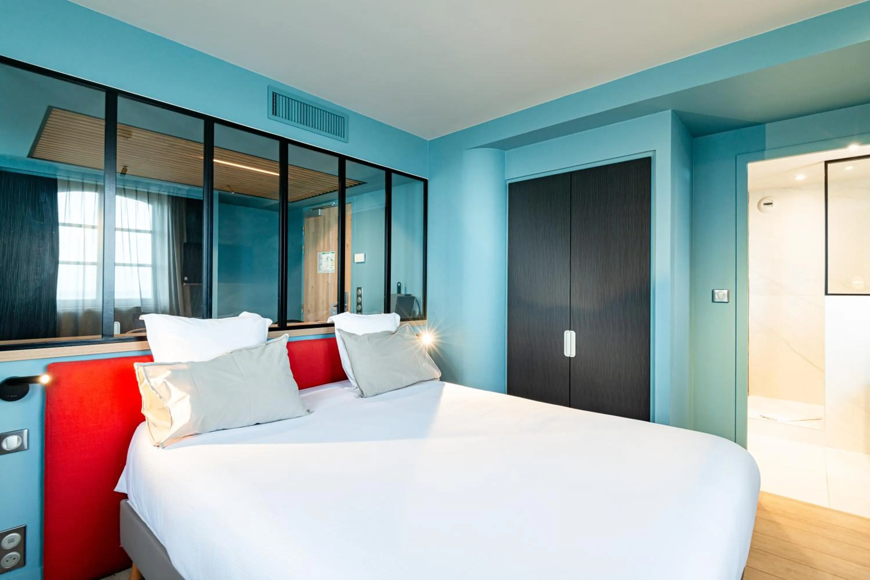 Bedroom, Bed in Hôtel de la Cité