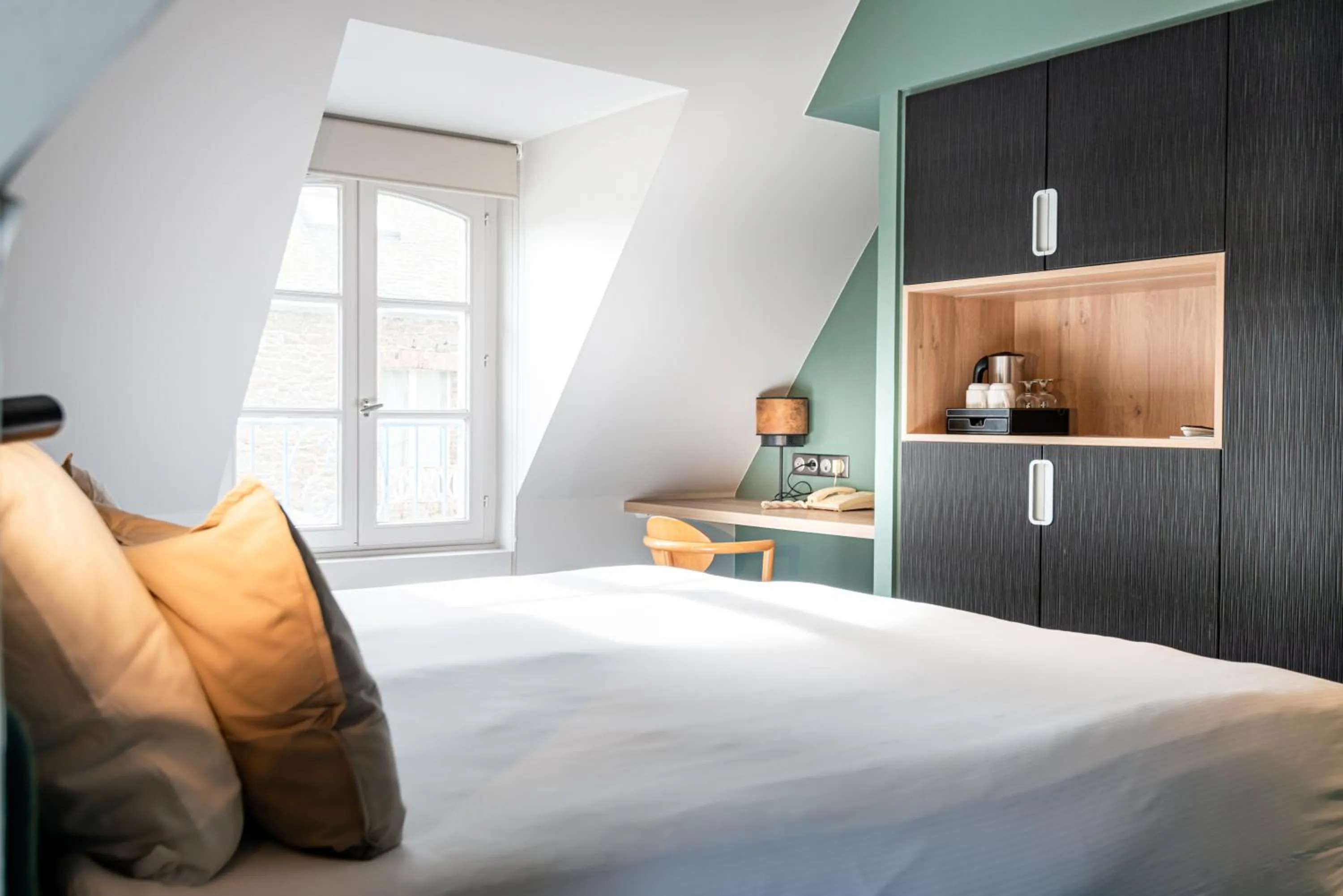 Bedroom, Bed in Hôtel de la Cité