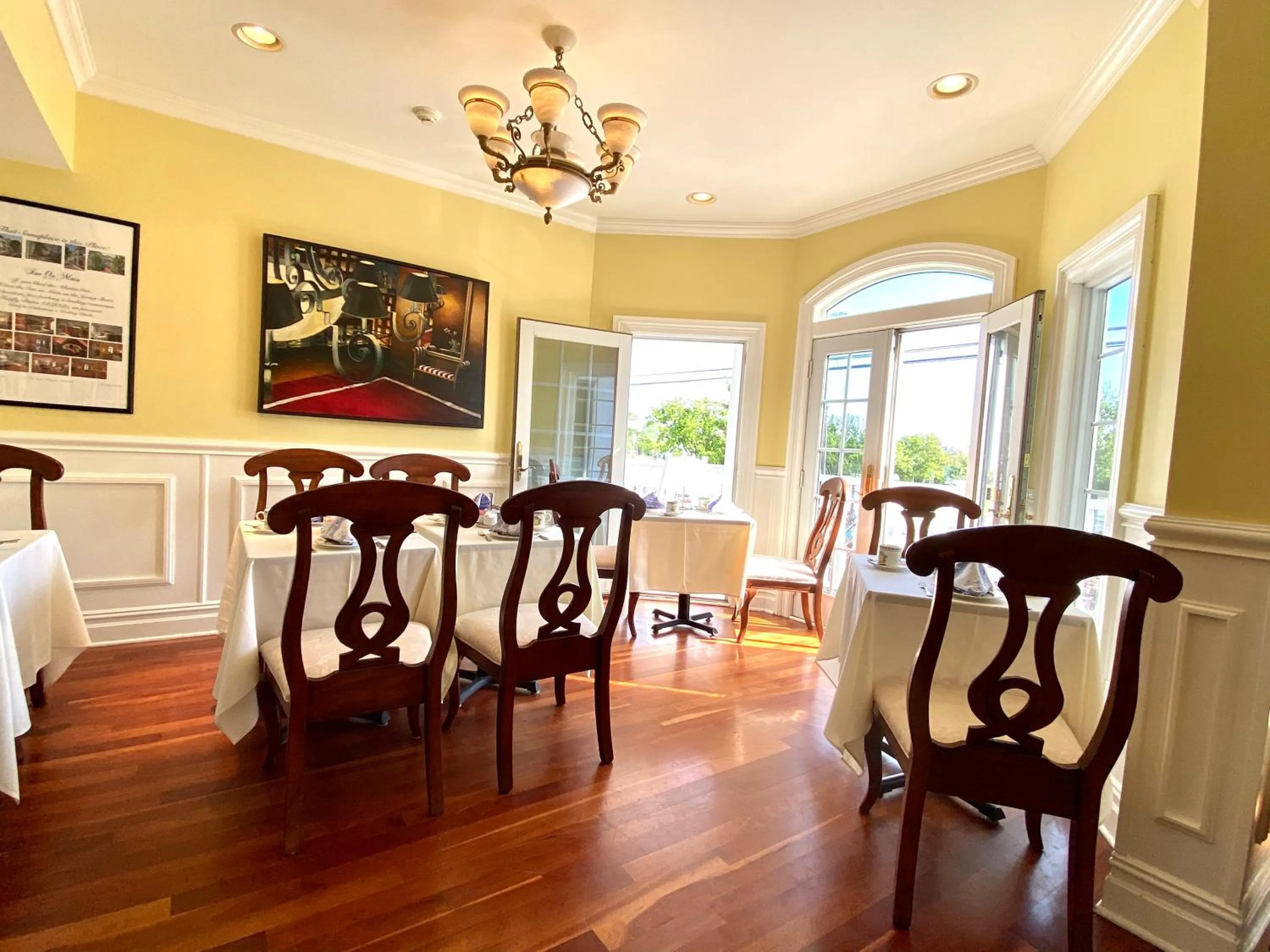 Restaurant/places to eat in Atlantis Inn Hotel