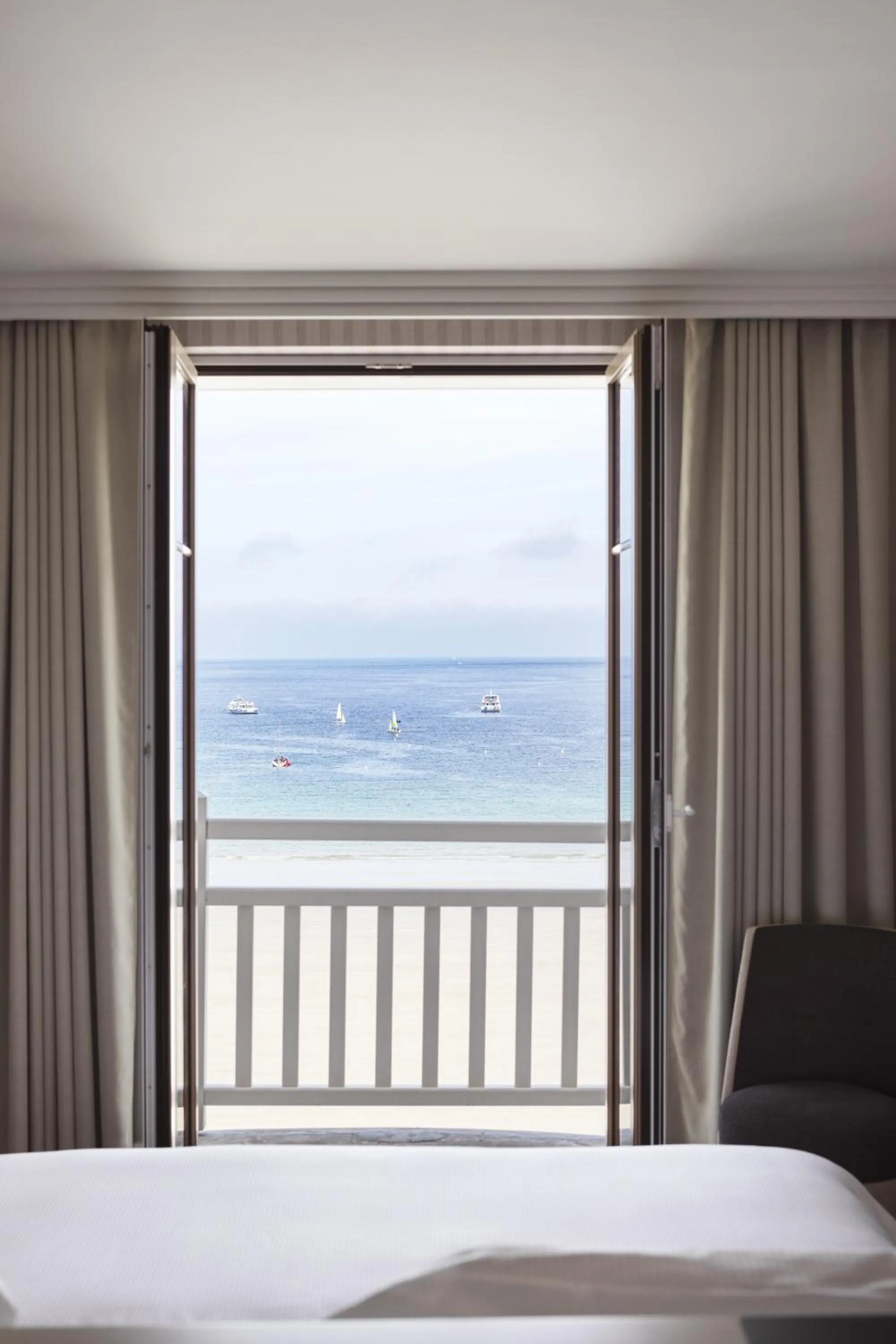 Balcony/Terrace, Bed in Grand Hôtel Perros-Guirec