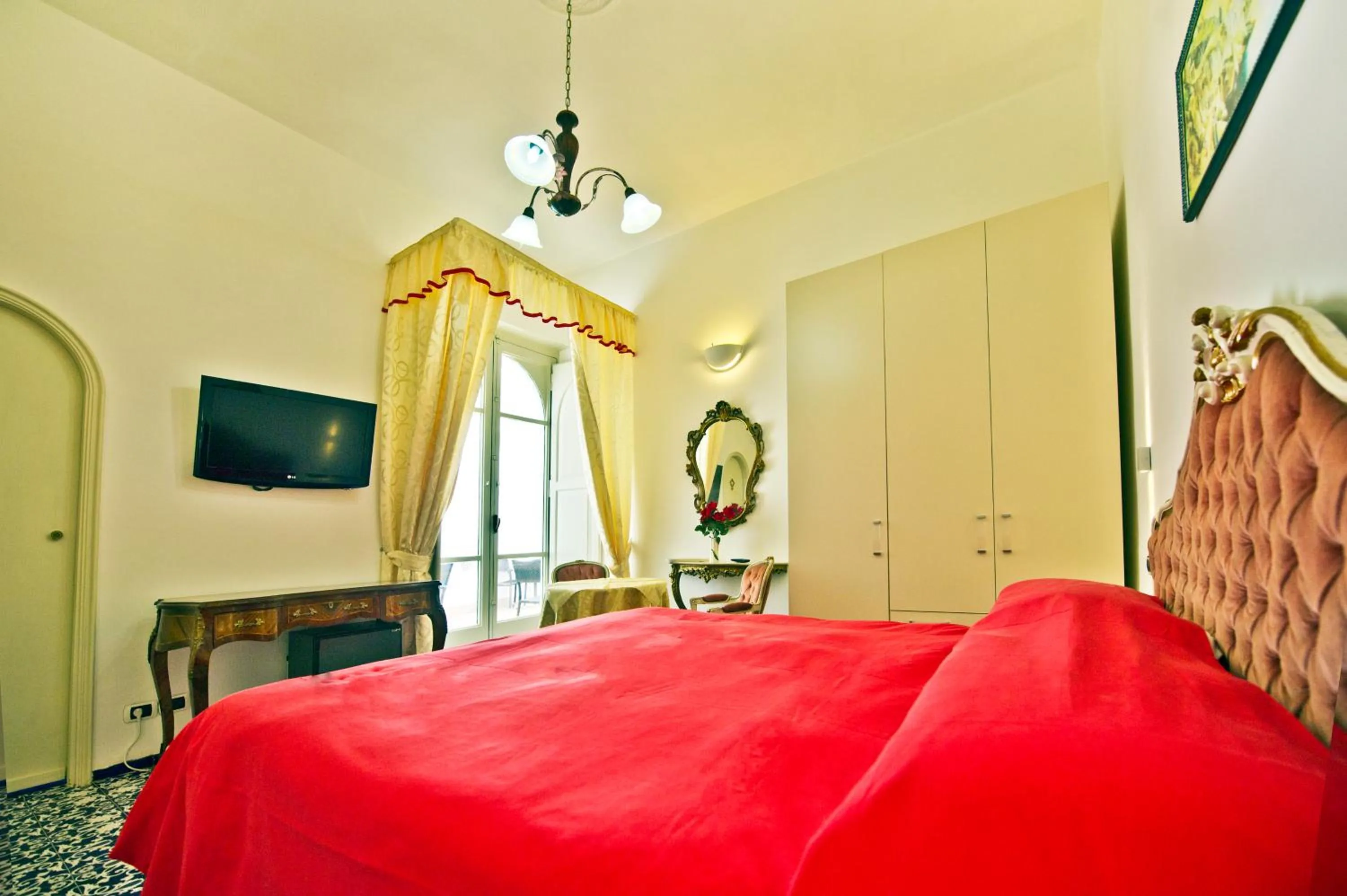 Photo of the whole room, Bed in Residenza Sole Amalfi