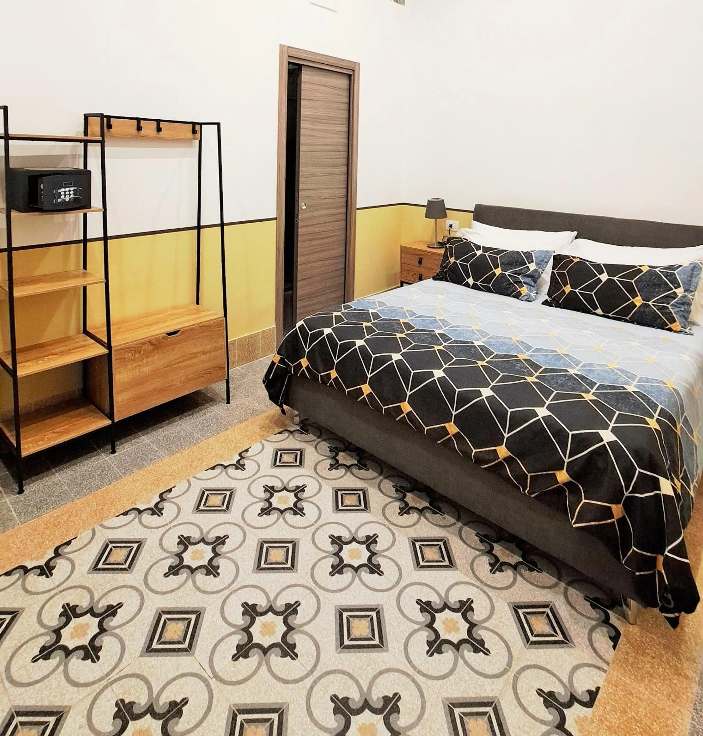 locker, Bed in Hotel Meublè Santa Chiara Suite