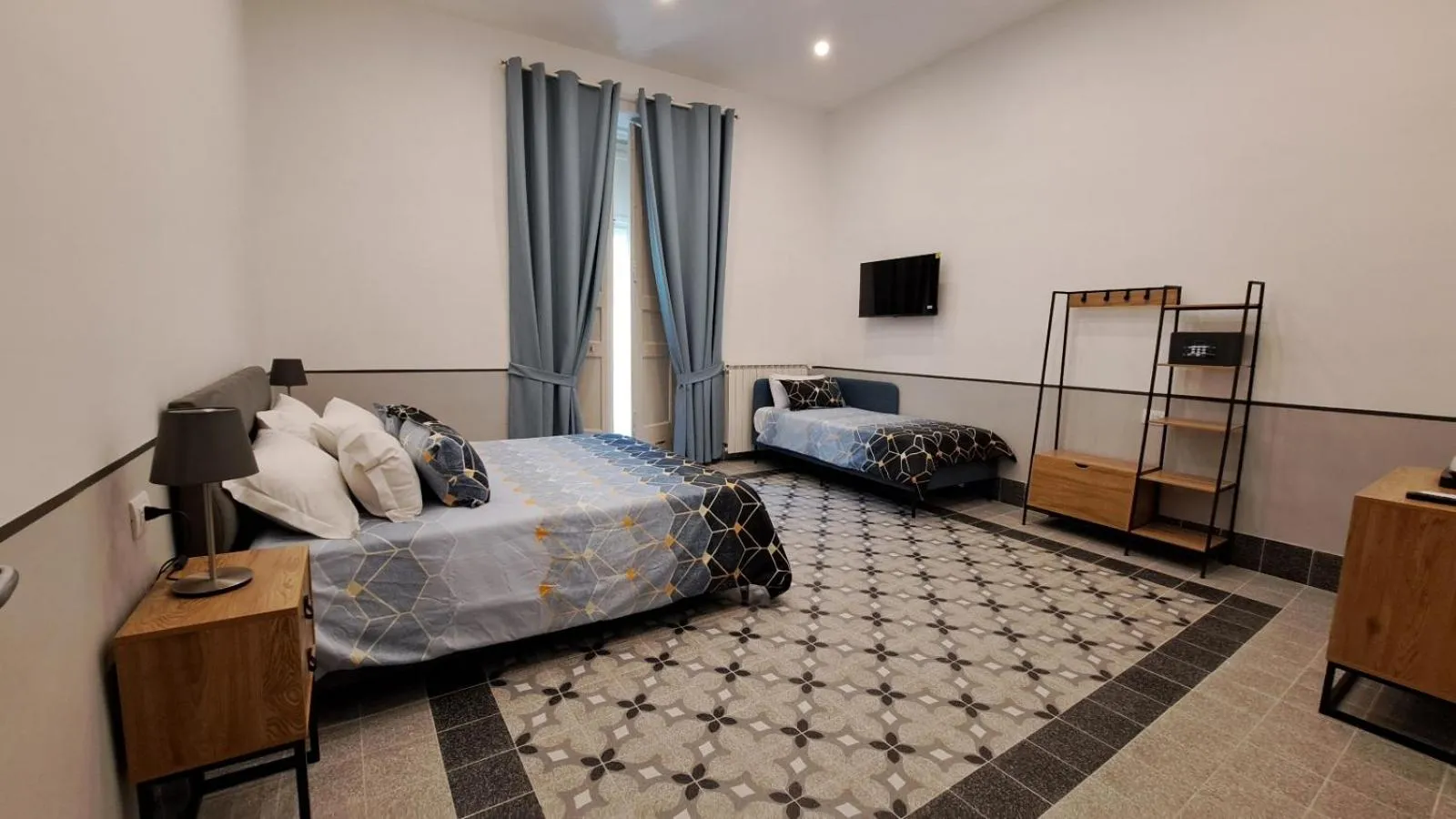 View (from property/room), Bed in Hotel Meublè Santa Chiara Suite