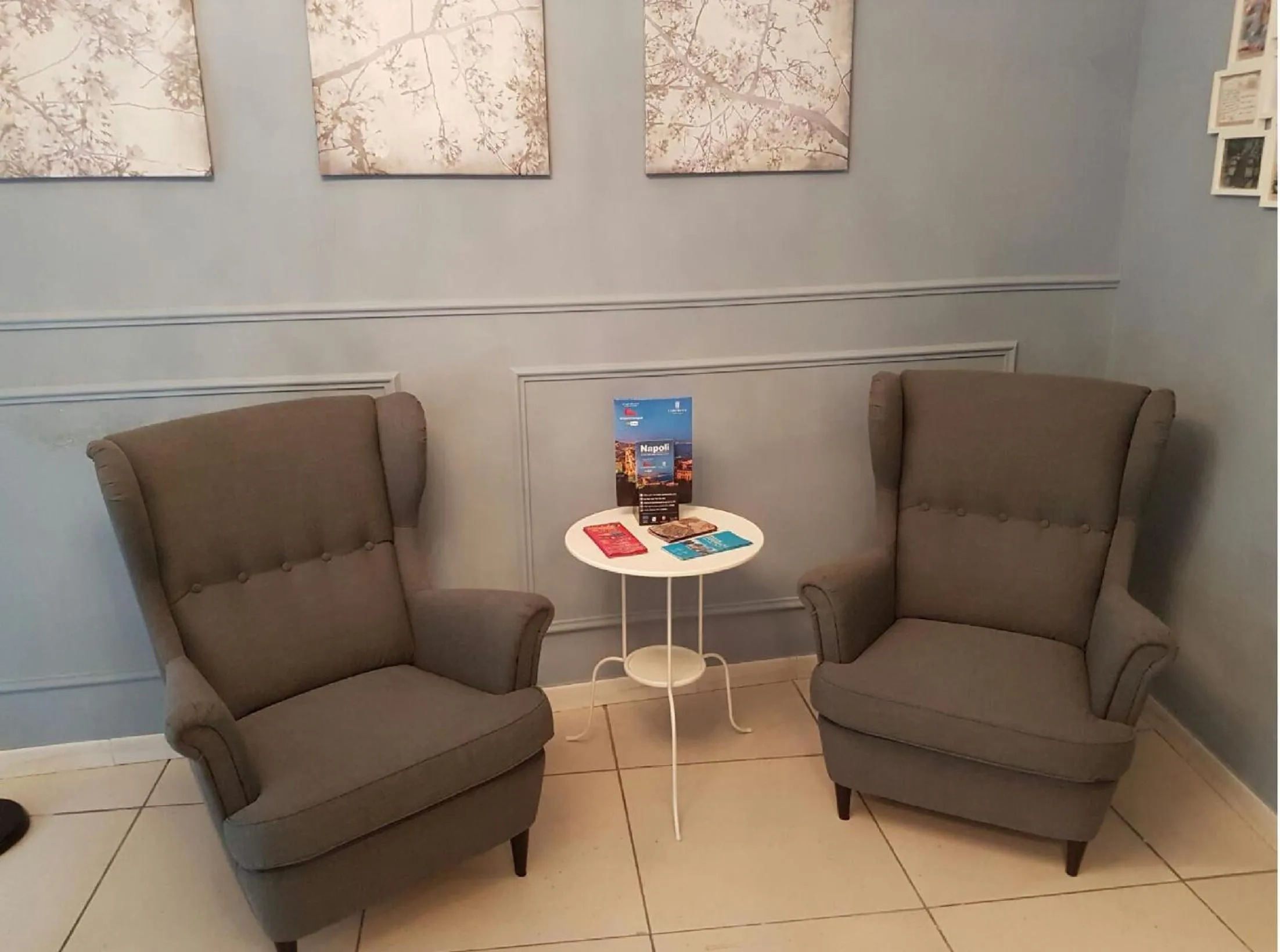 Communal lounge/ TV room in Hotel Meublè Santa Chiara Suite