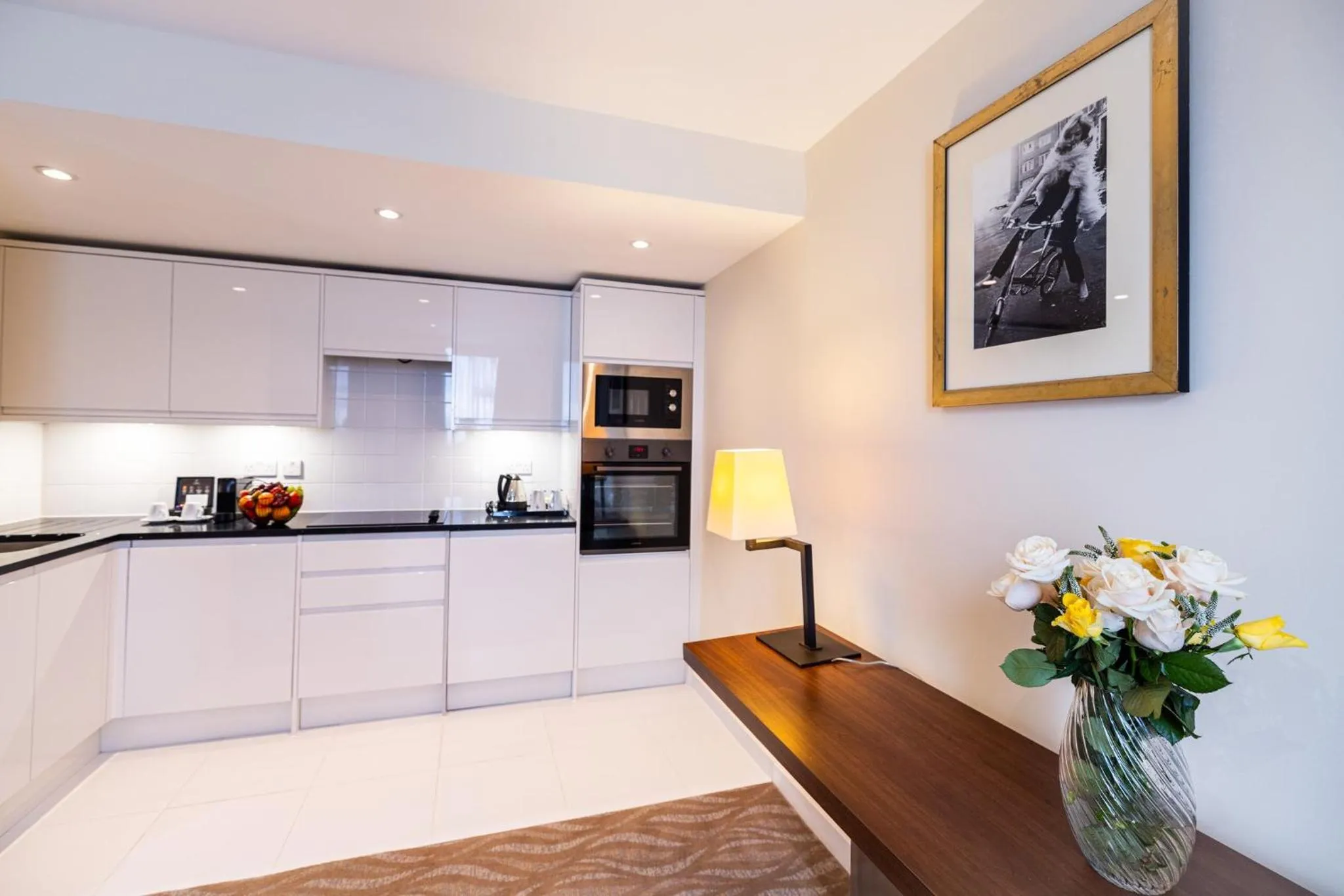 Photo of the whole room in Holiday Inn London Kensington High St. by IHG