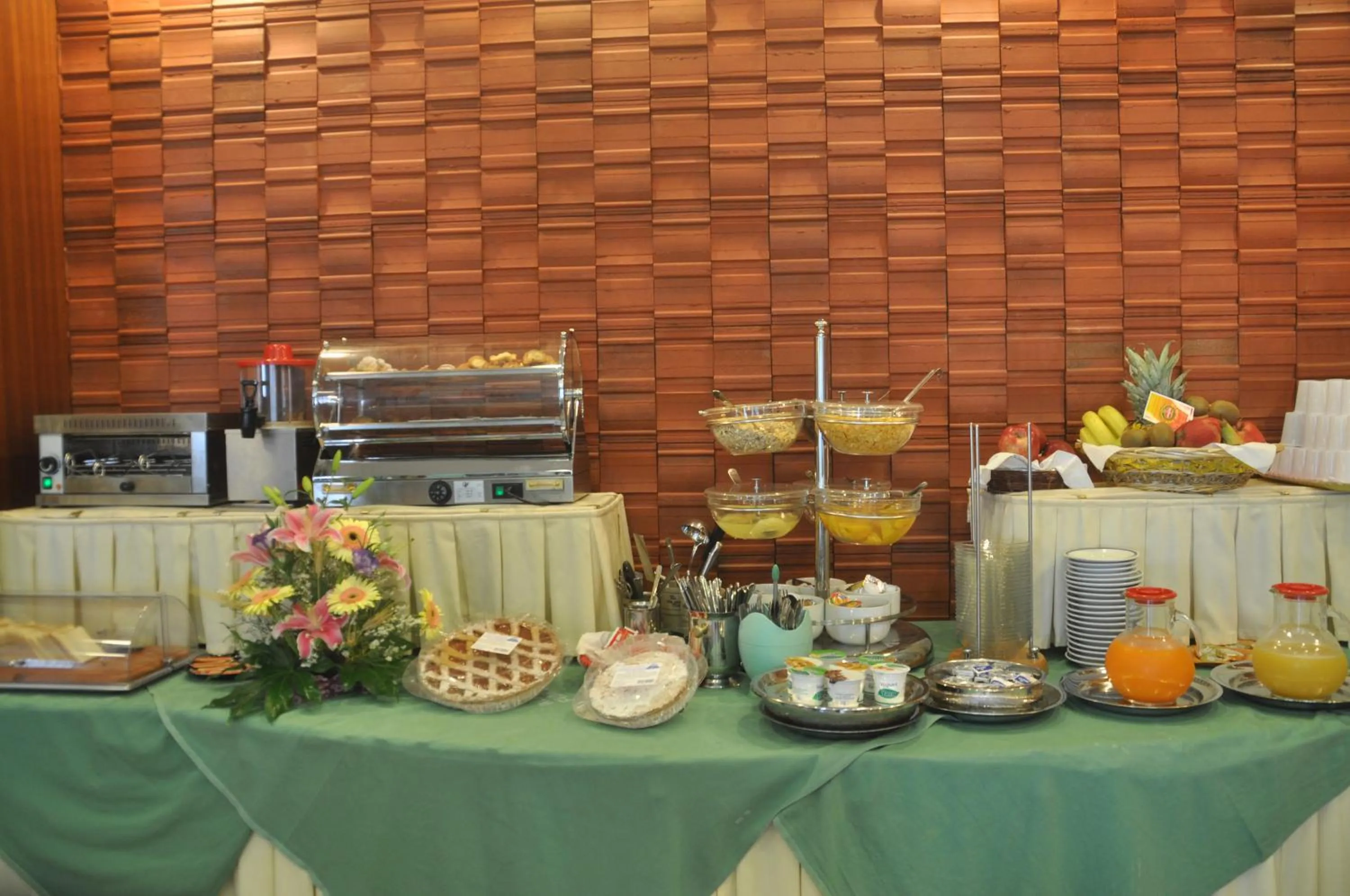 Restaurant/places to eat in Albergo Fiorenza