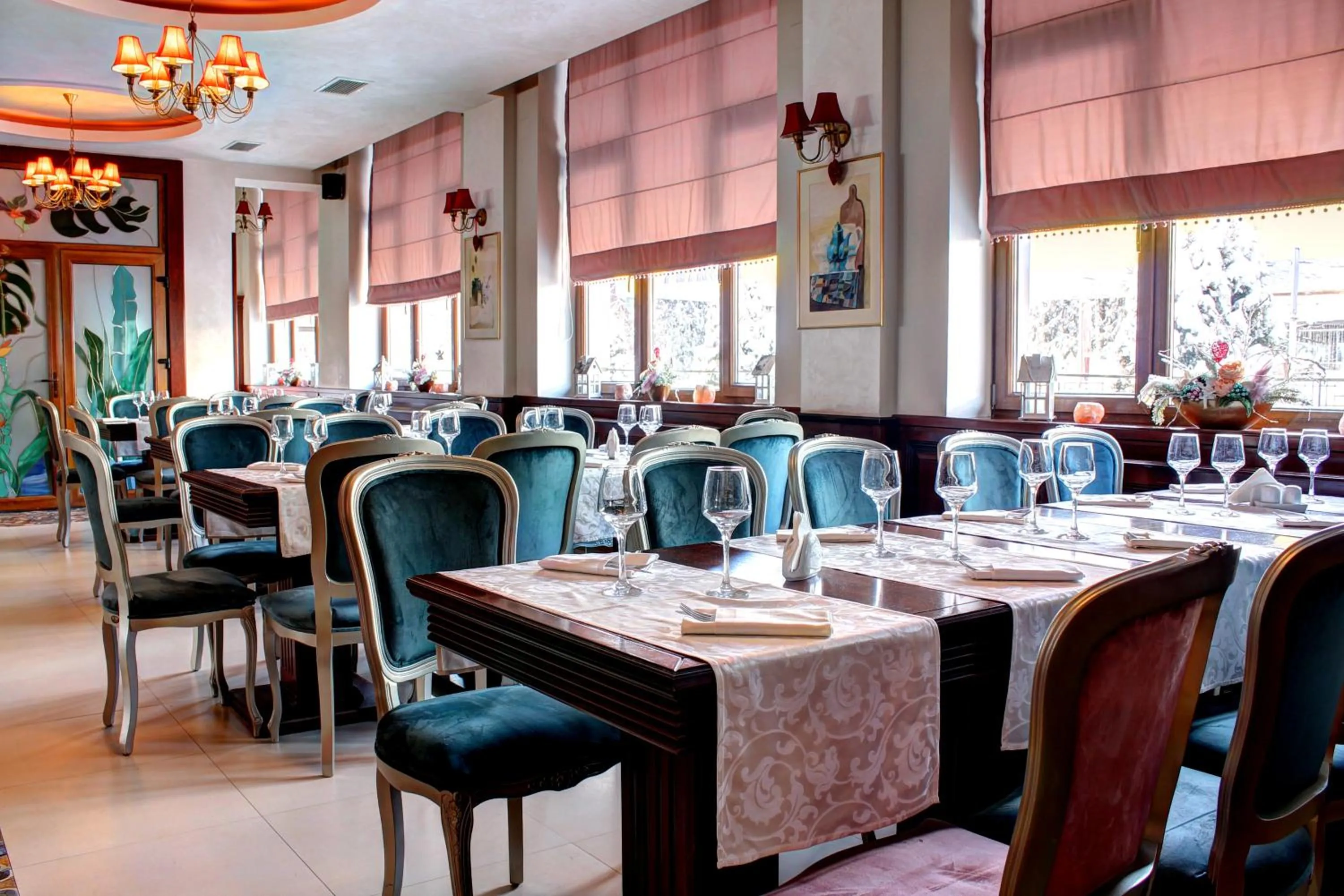 Restaurant/places to eat in Hotel Dragului