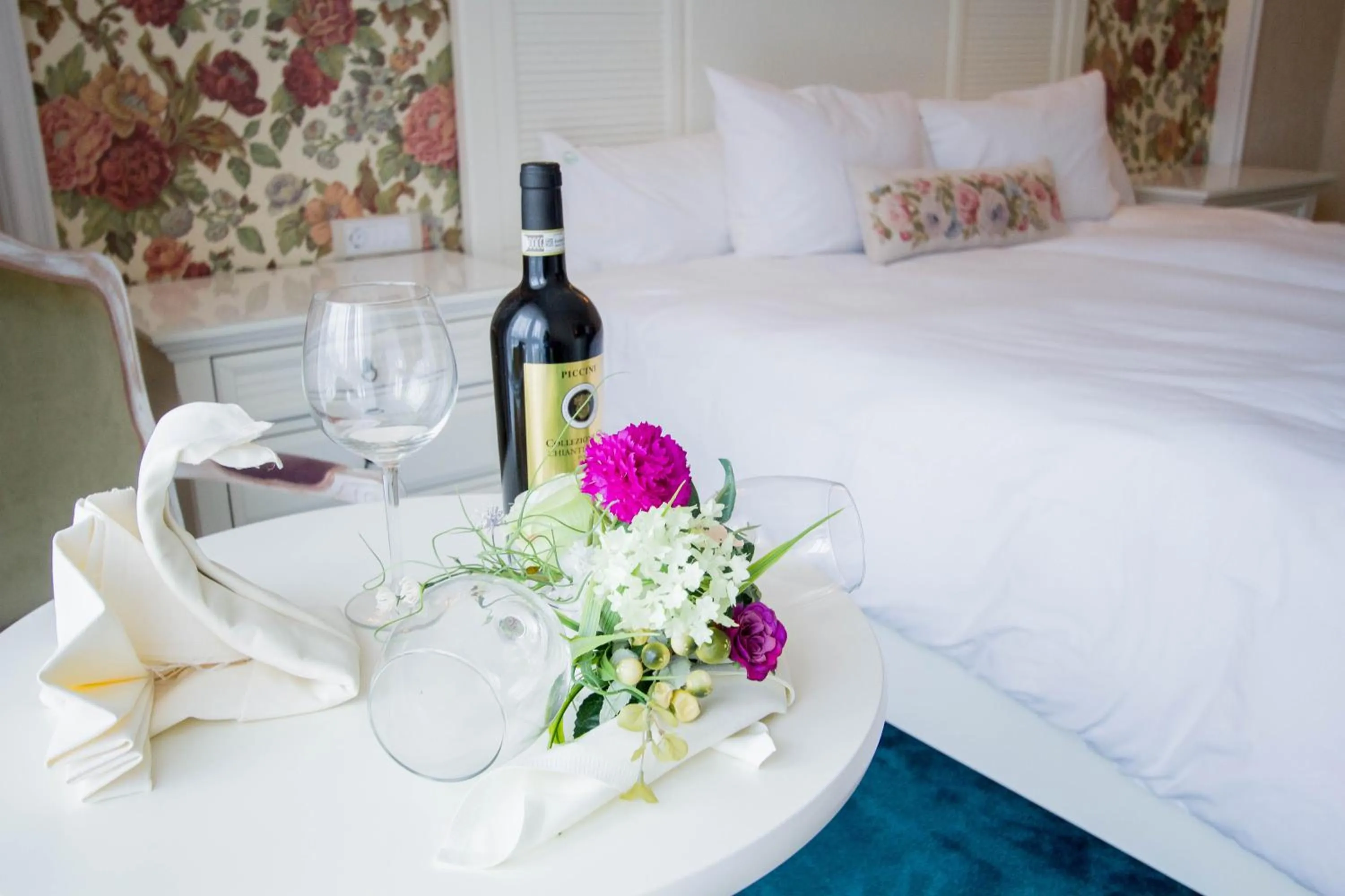 Decorative detail, Bed in Hotel Dragului