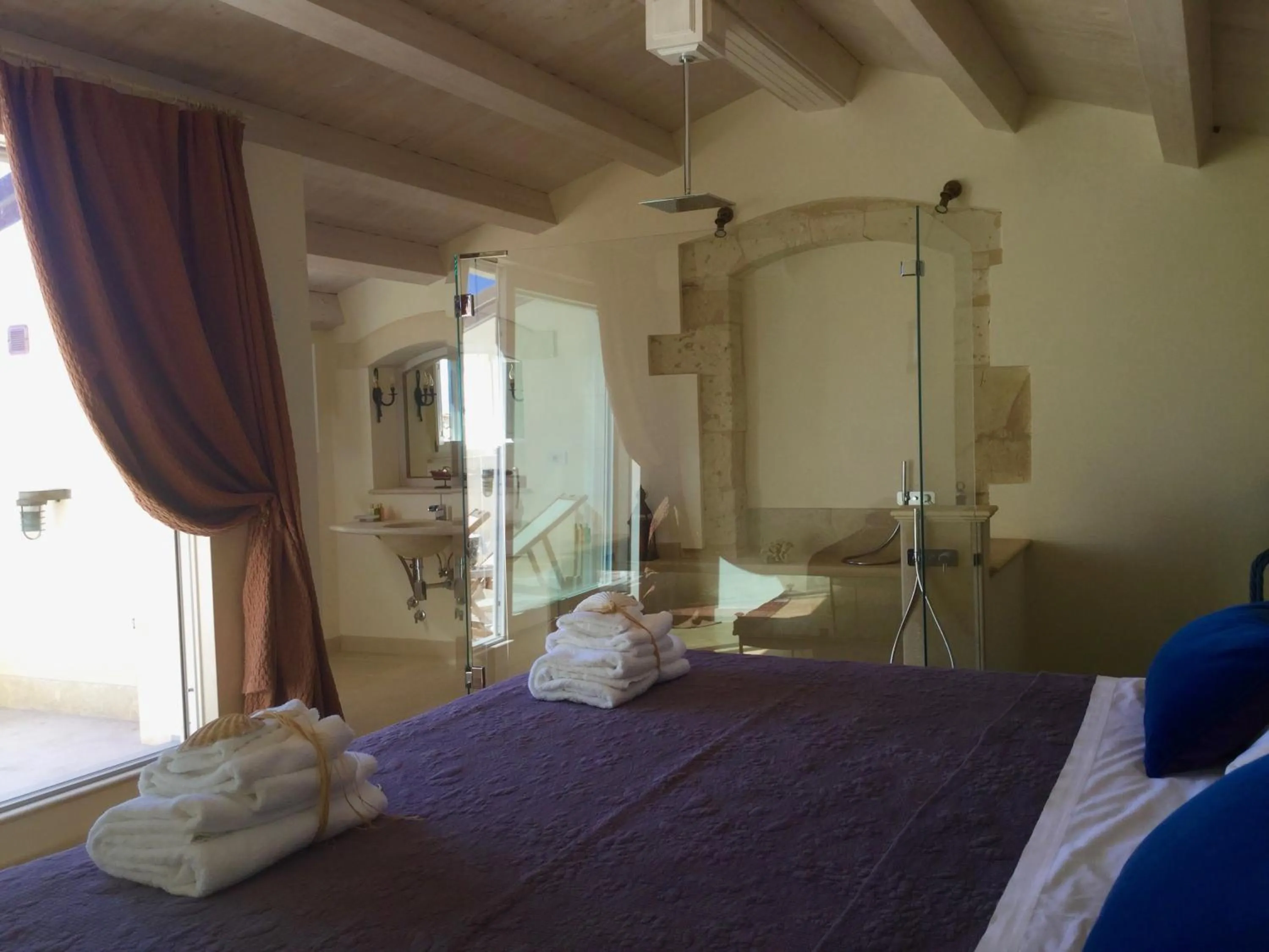 Bathroom, Bed in Musciara Siracusa Resort