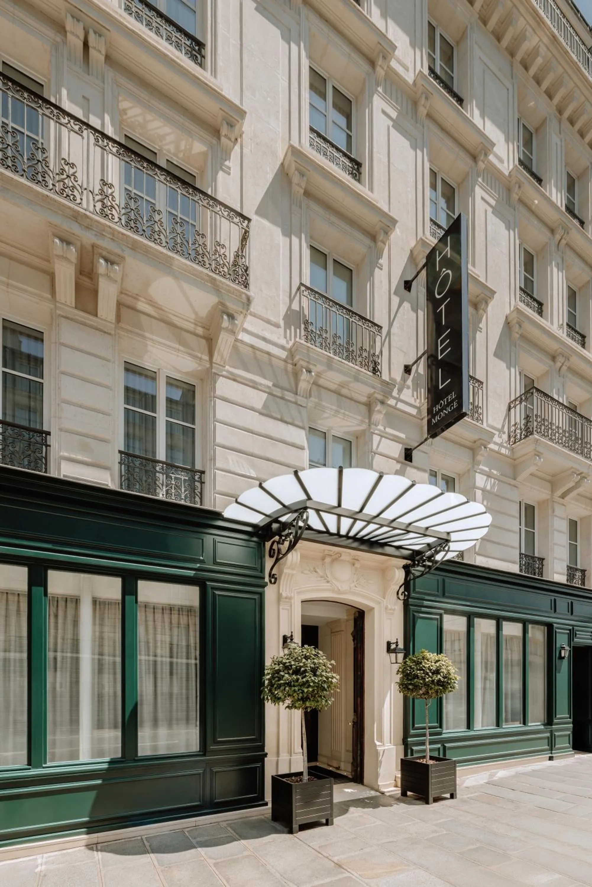 Property building in Hotel Monge