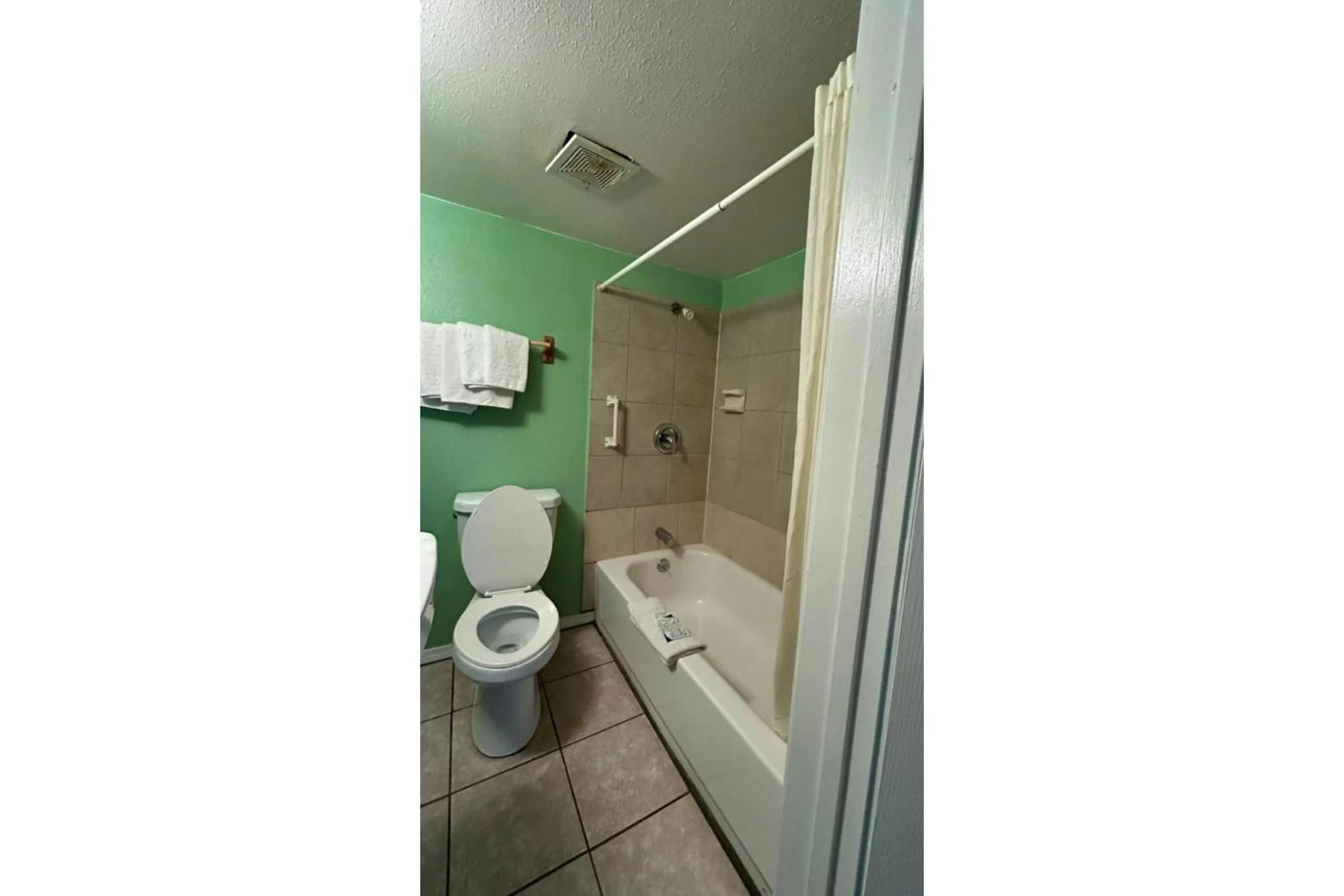 Bathroom in Monterrey Motel Padre Island, Corpus Christi BY OYO