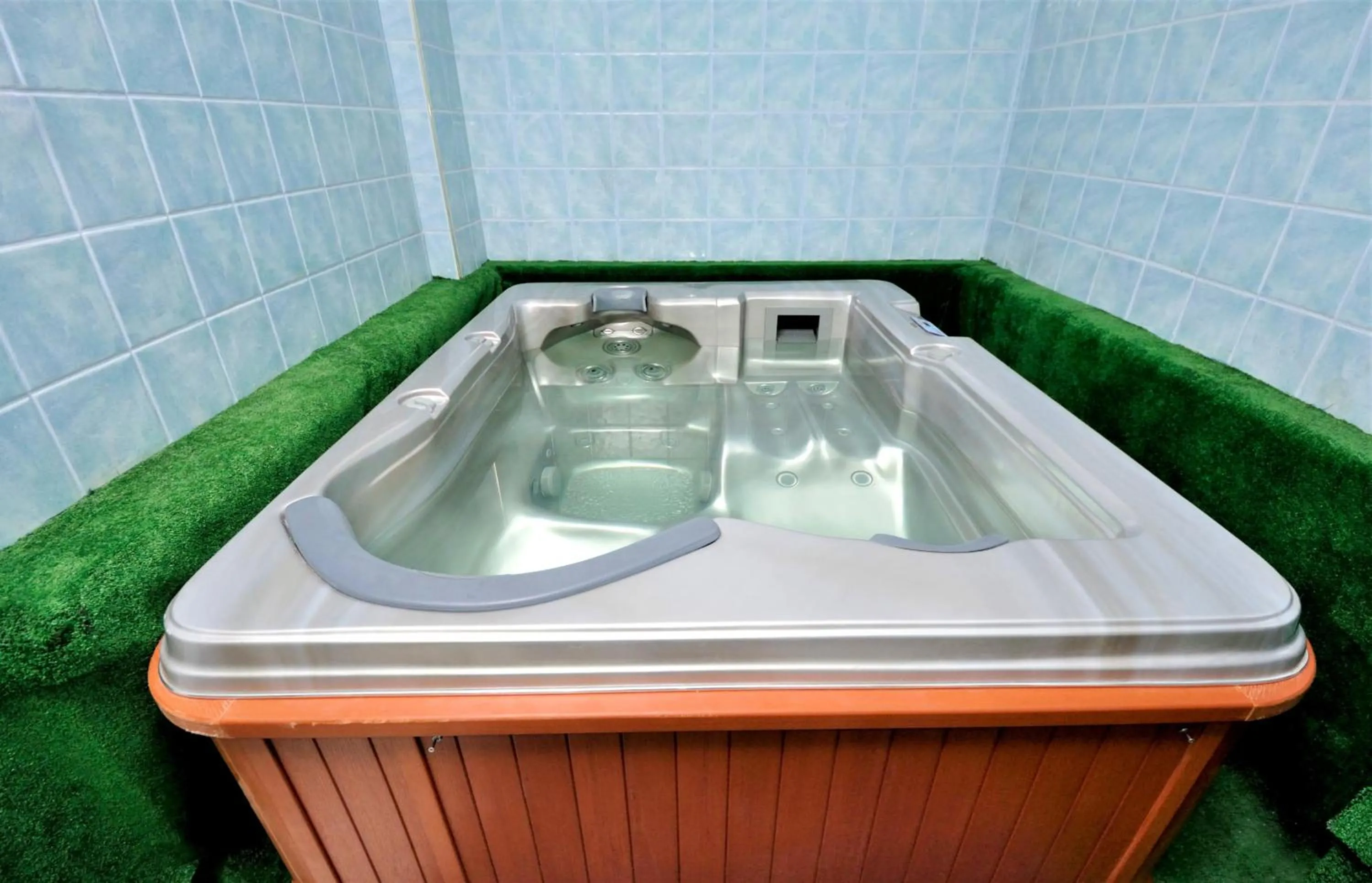 Hot Tub in Hotel Pegasus-Adult Friendly
