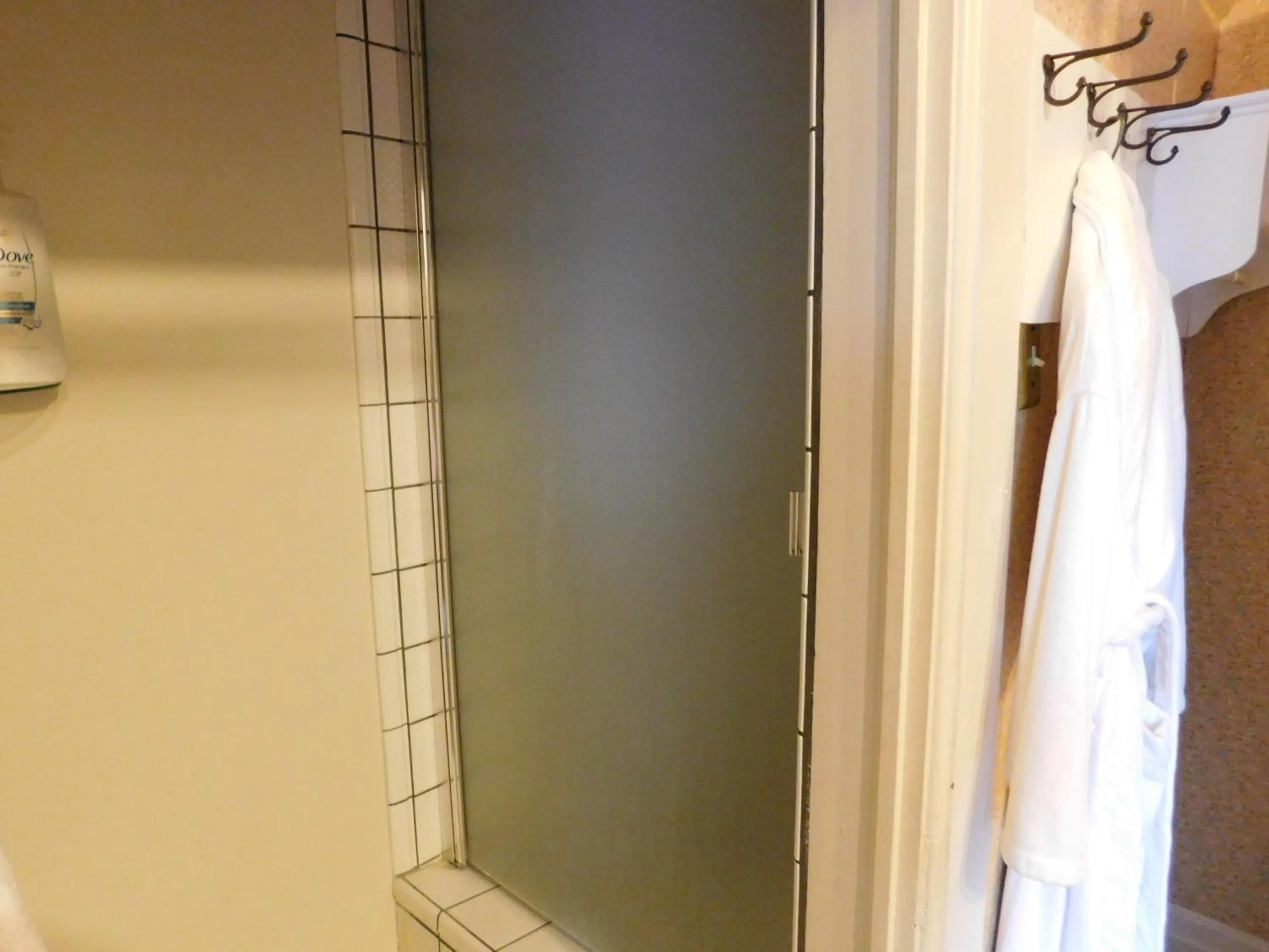 Shower in Cliff Crest Inn