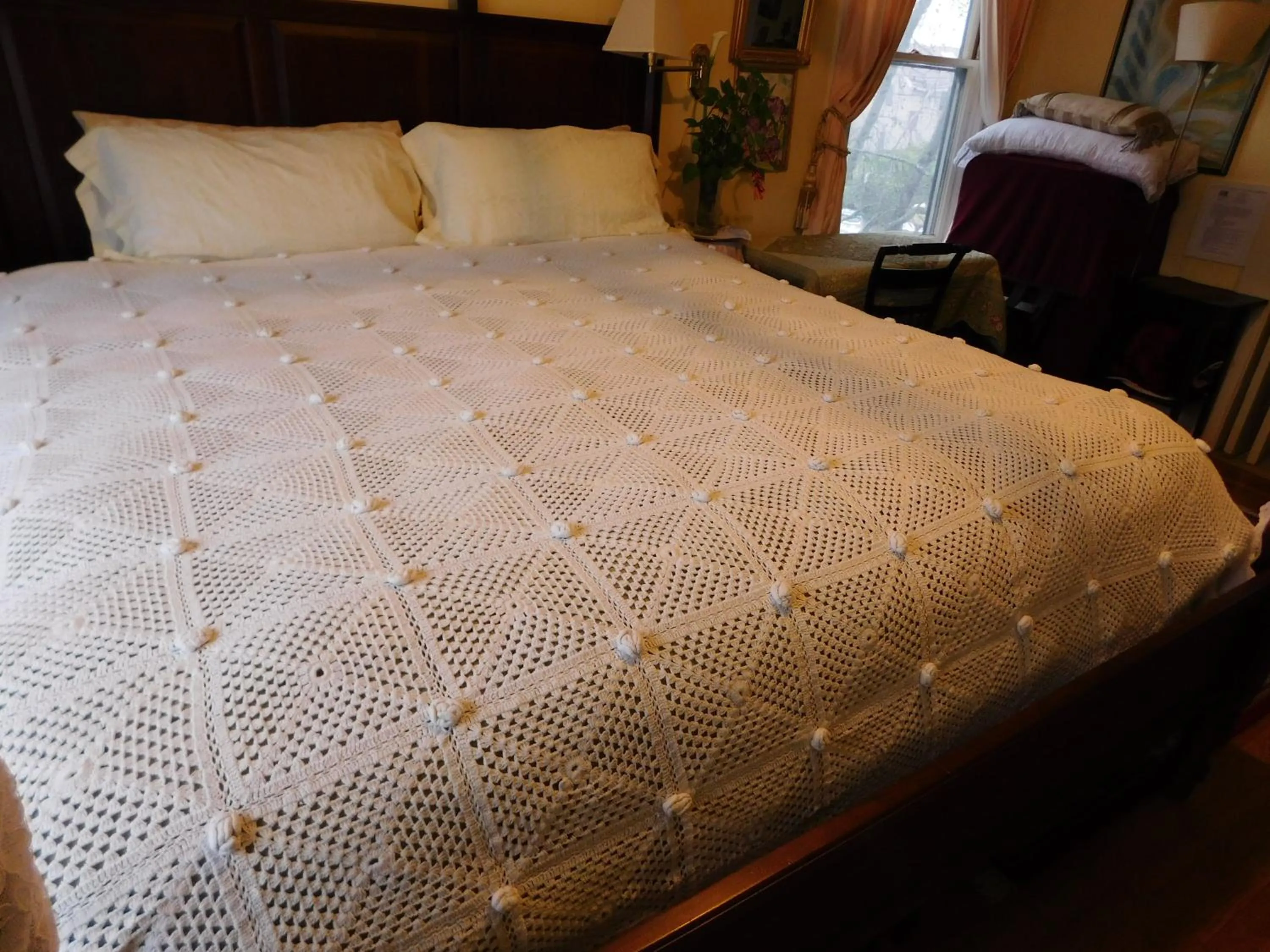 Bed in Cliff Crest Inn