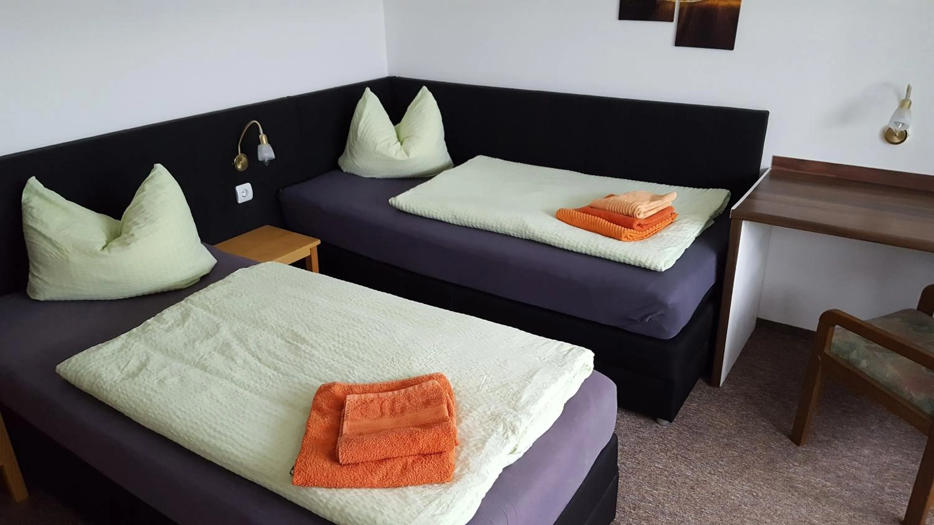 Photo of the whole room, Bed in Hotel Glindenberger Hof