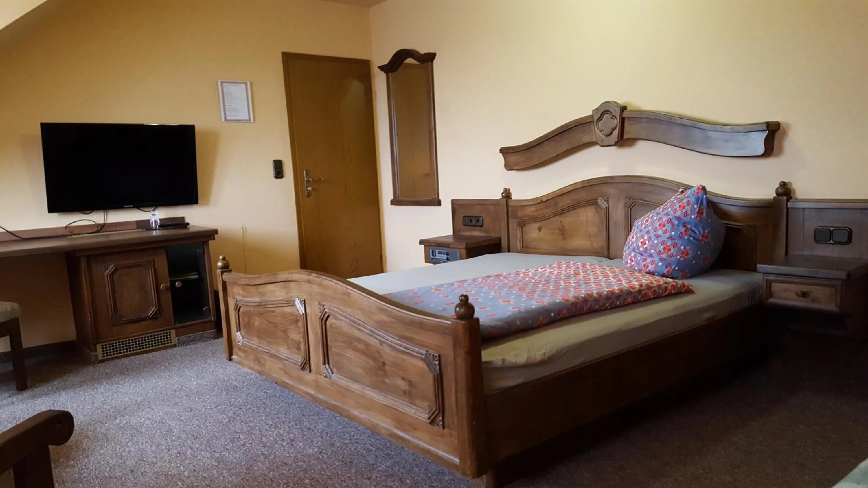 Photo of the whole room, Bed in Hotel Glindenberger Hof