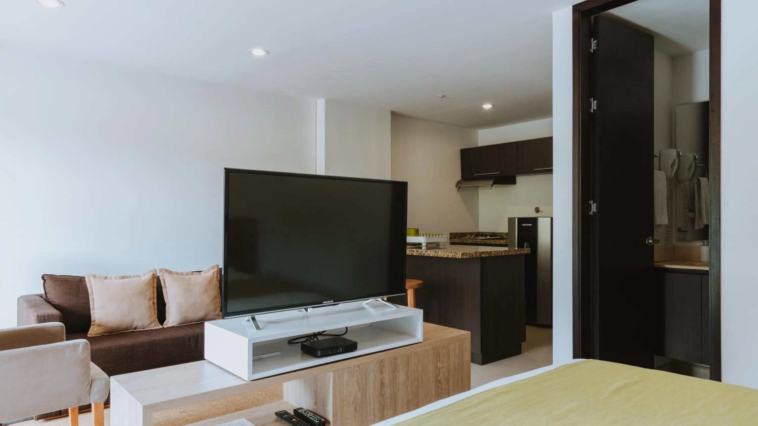 TV and multimedia in Travelers Rio Verde Living Suites
