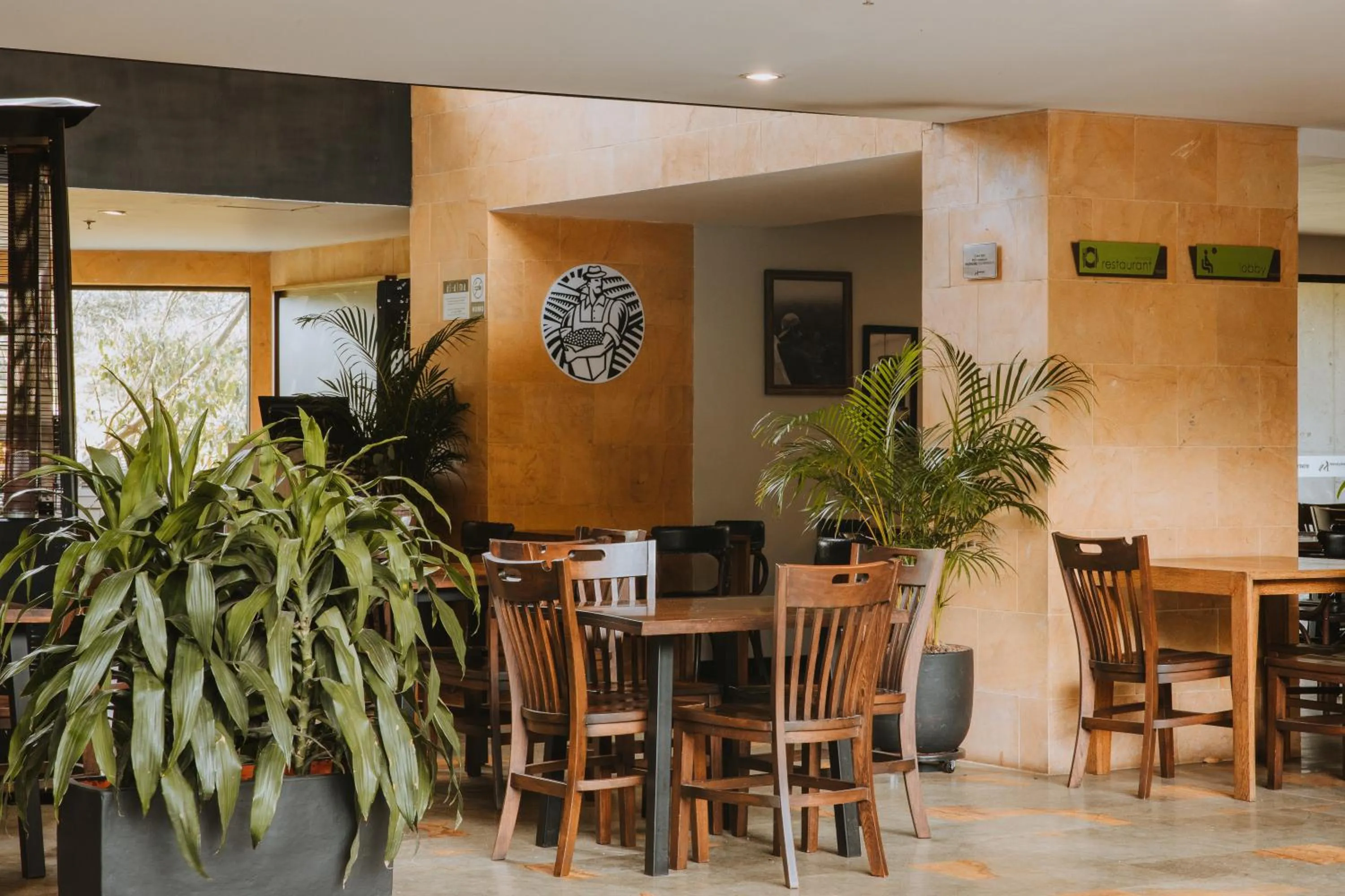 Restaurant/places to eat in Travelers Rio Verde Living Suites