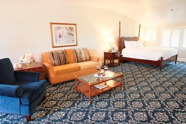 Living room, Bed in The Mission Inn Hotel and Spa