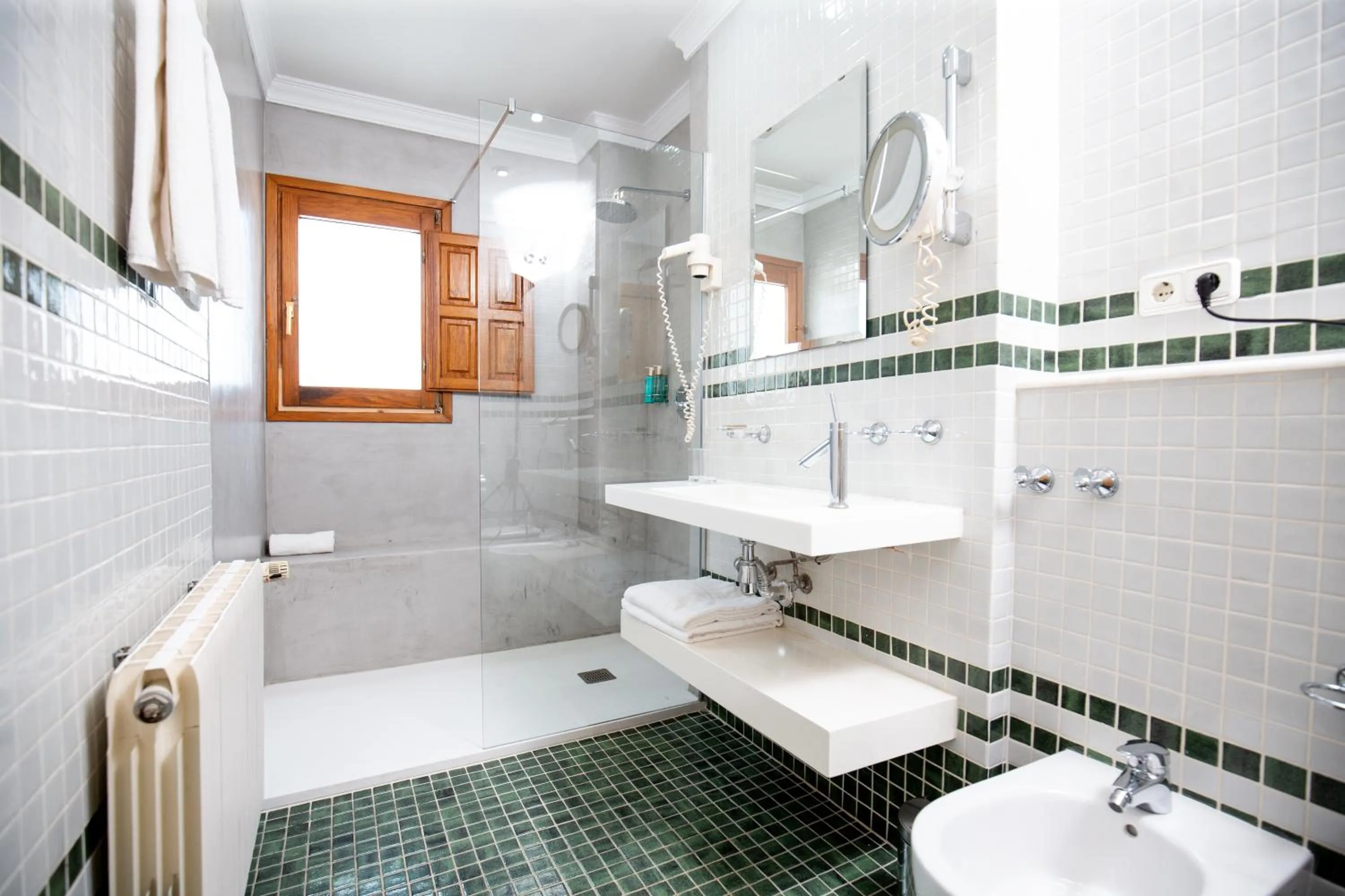 Shower in Hotel Nou Romà