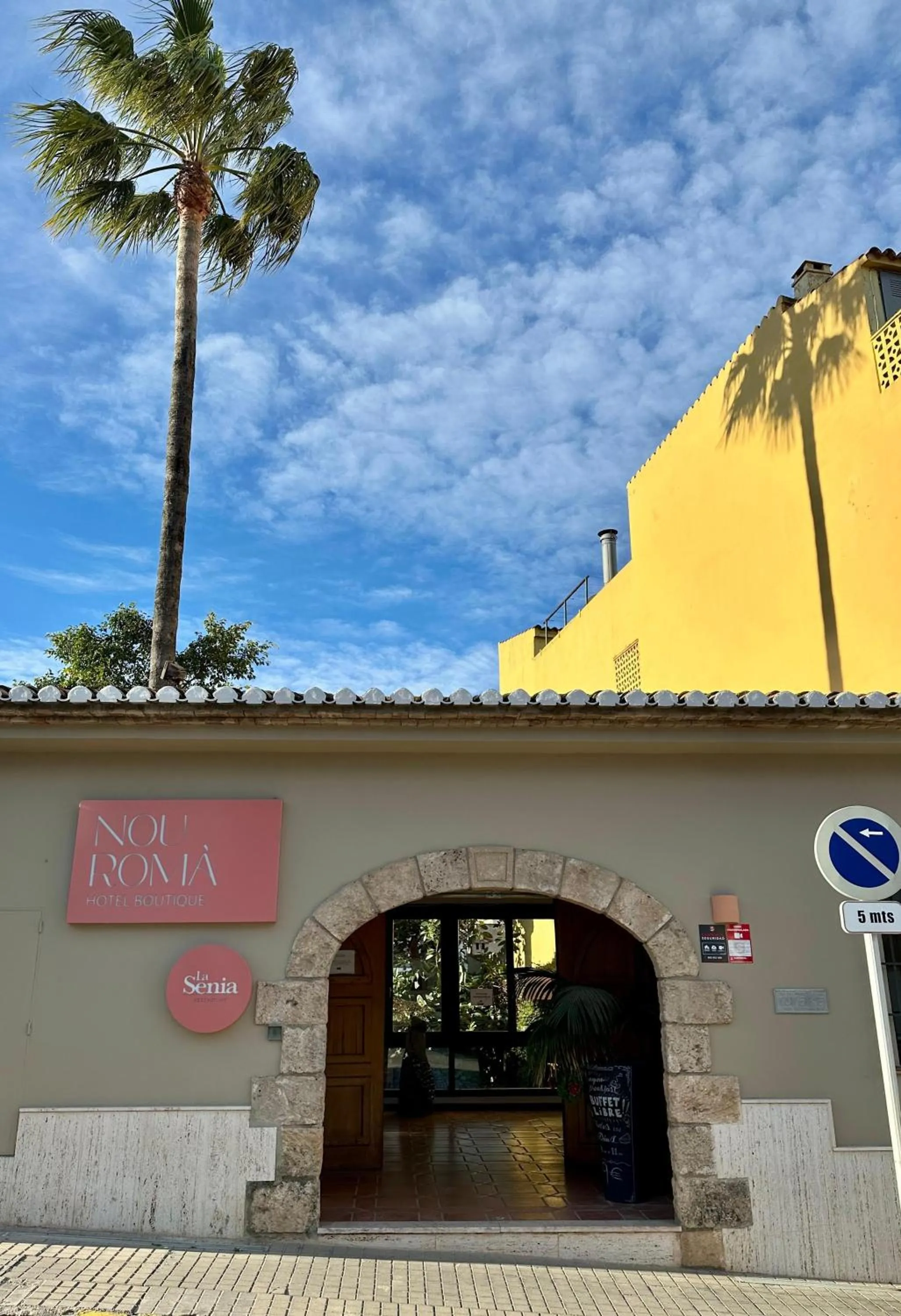 Property building in Hotel Nou Romà