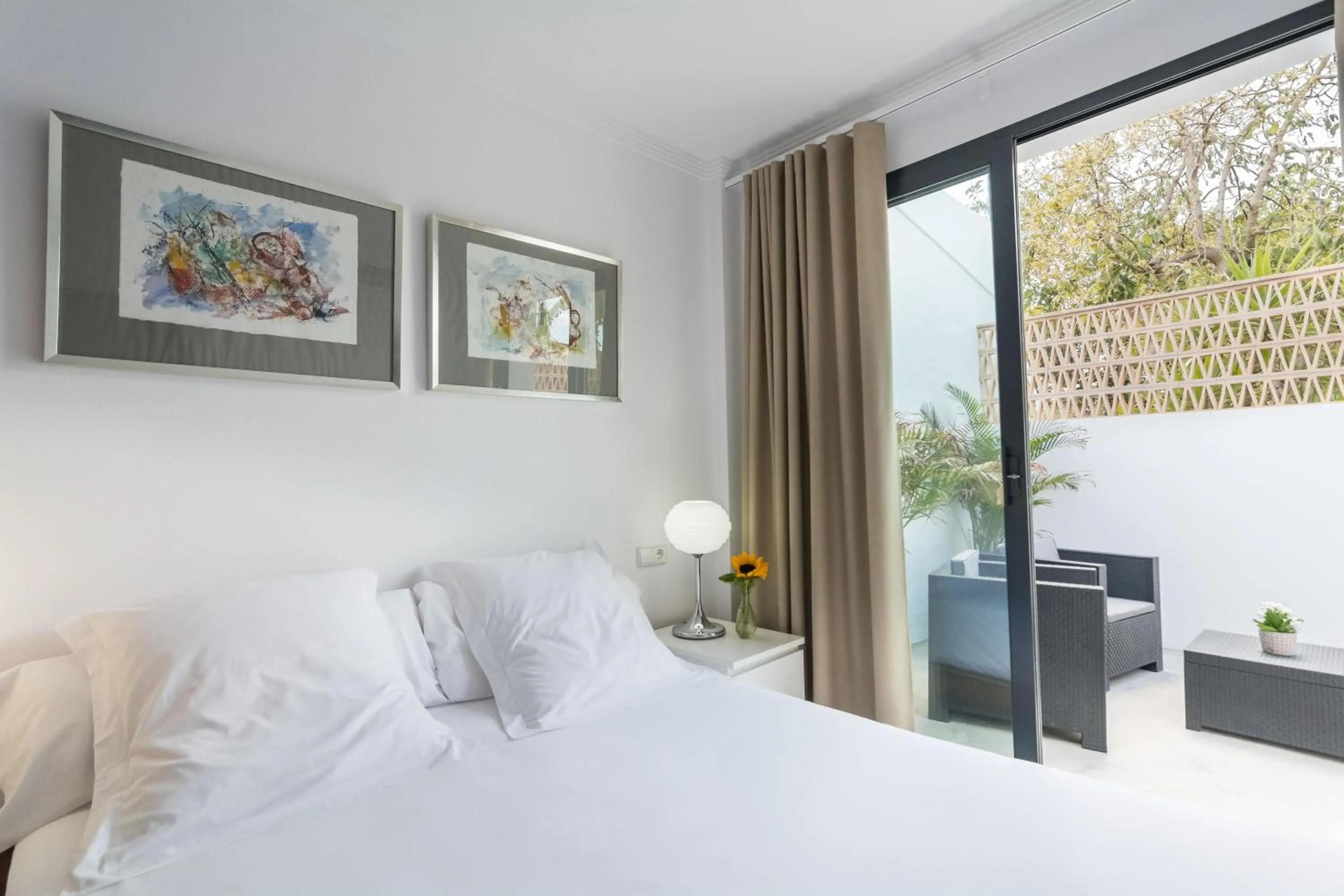 TV and multimedia, Bed in Hotel Nou Romà