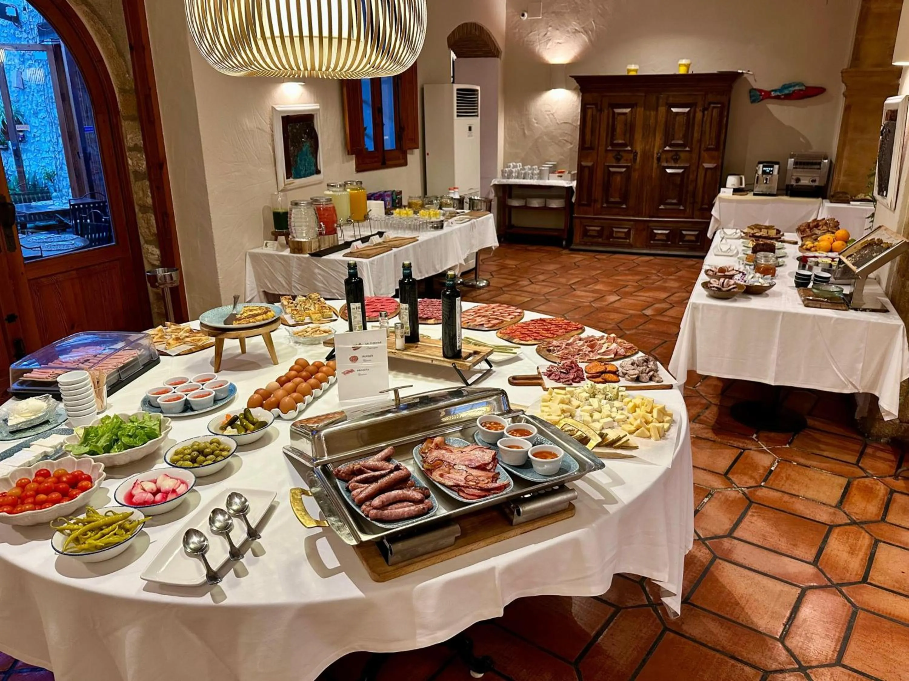 Restaurant/places to eat in Hotel Nou Romà