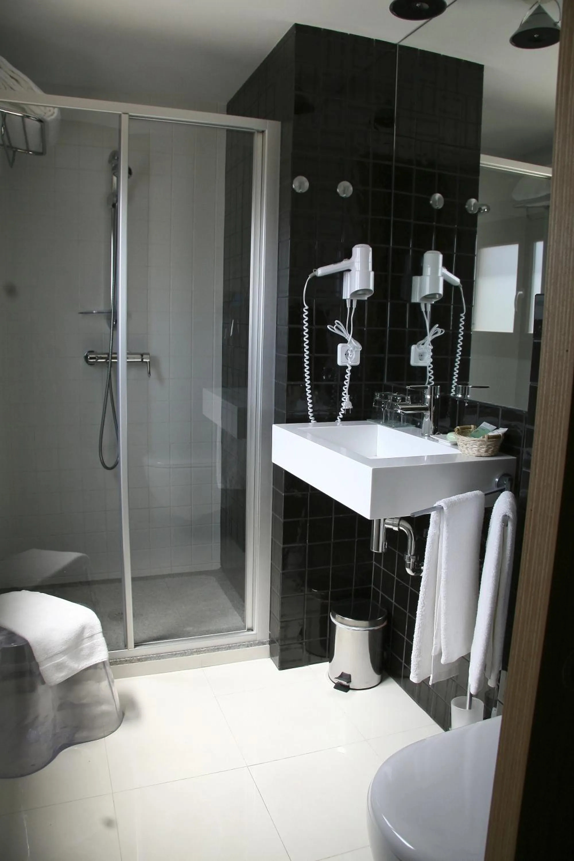 Bathroom in Hotel Nou Romà