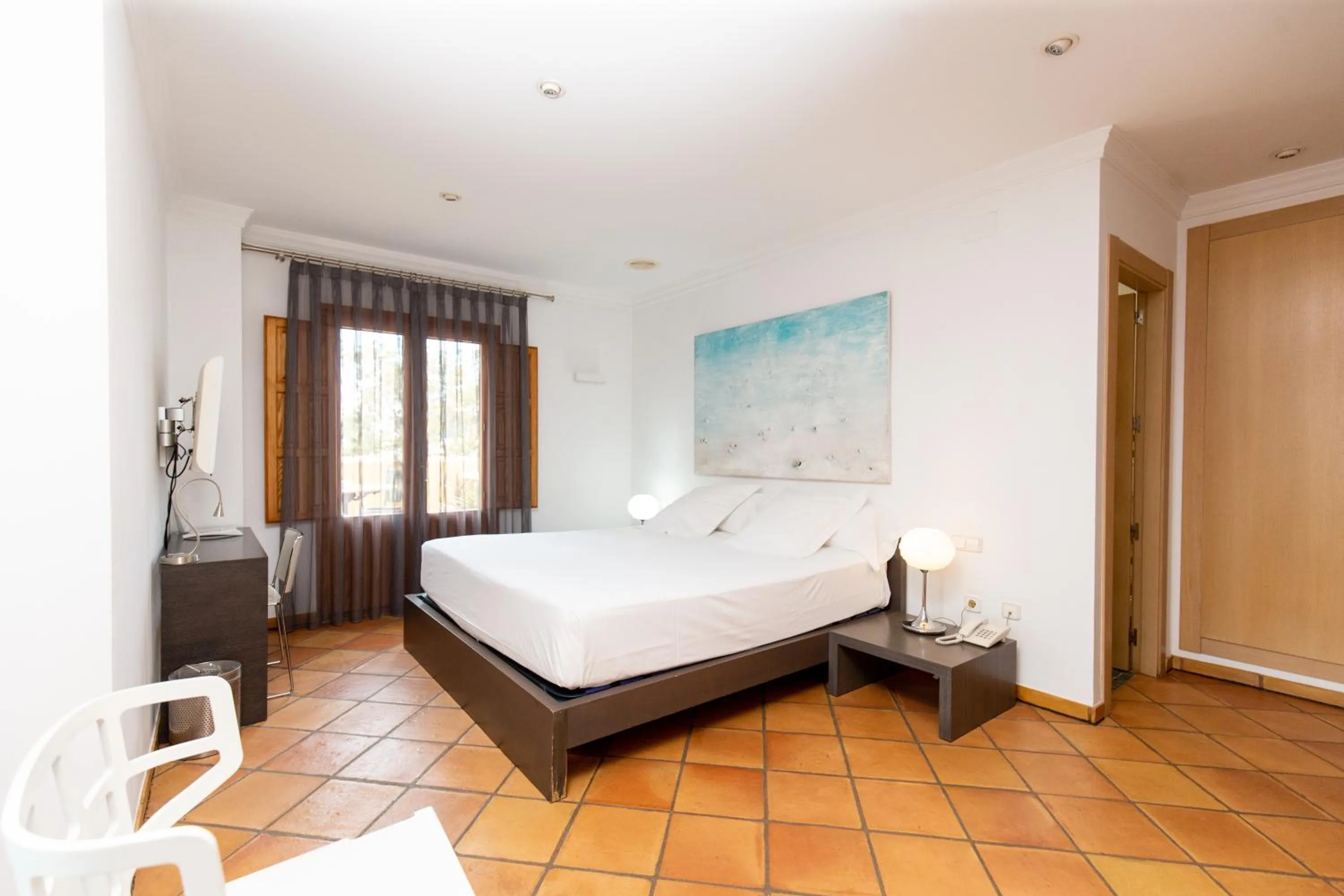 Photo of the whole room, Bed in Hotel Nou Romà