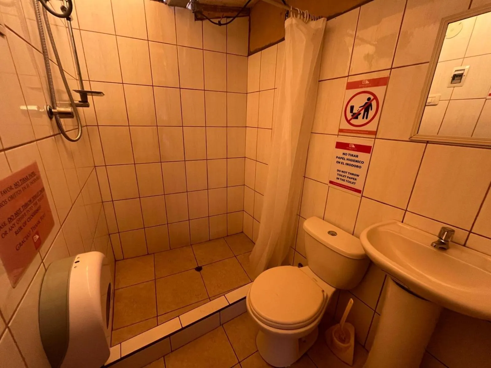Bathroom in Intihuatana Hostel