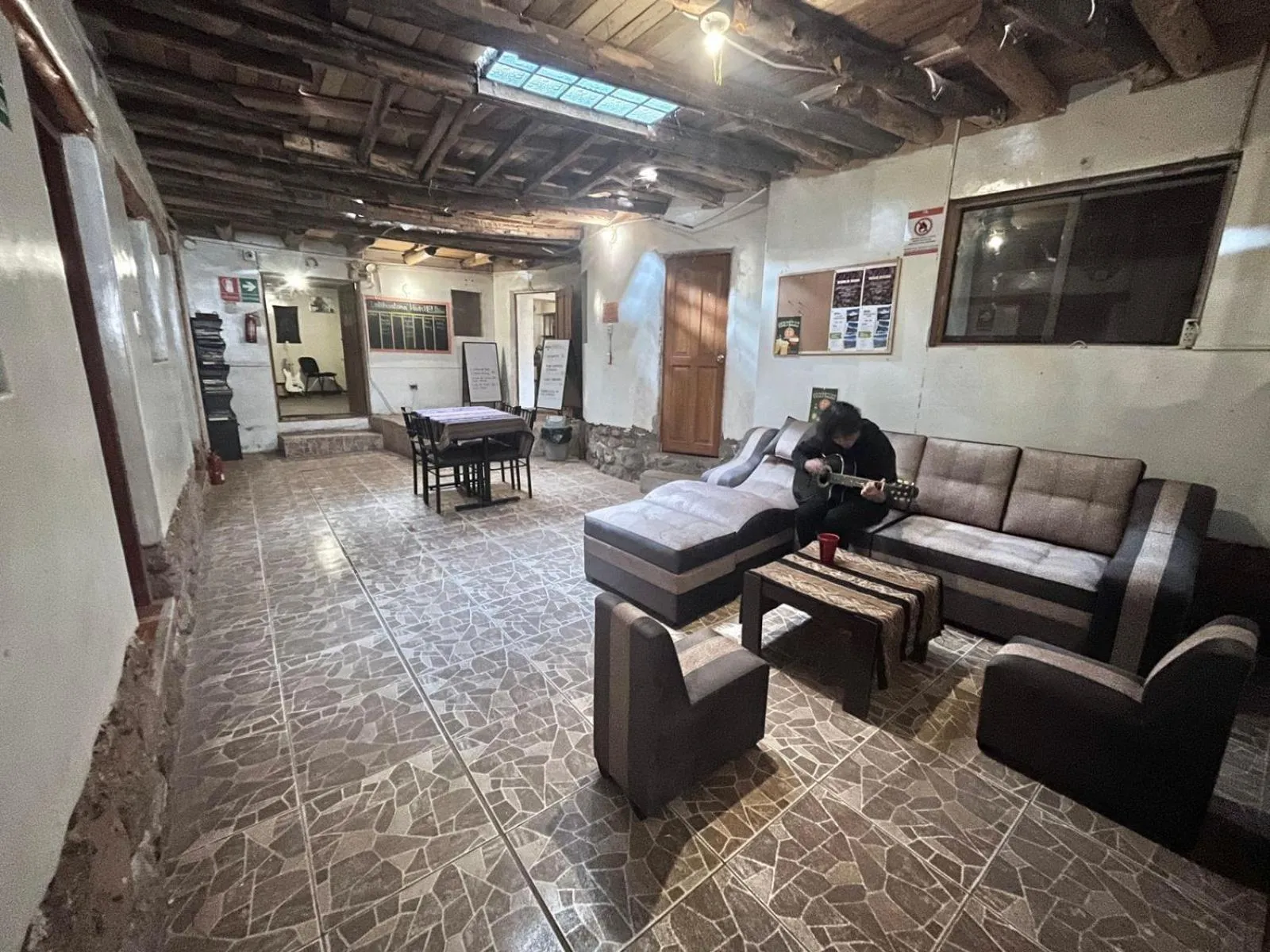 Living room in Intihuatana Hostel