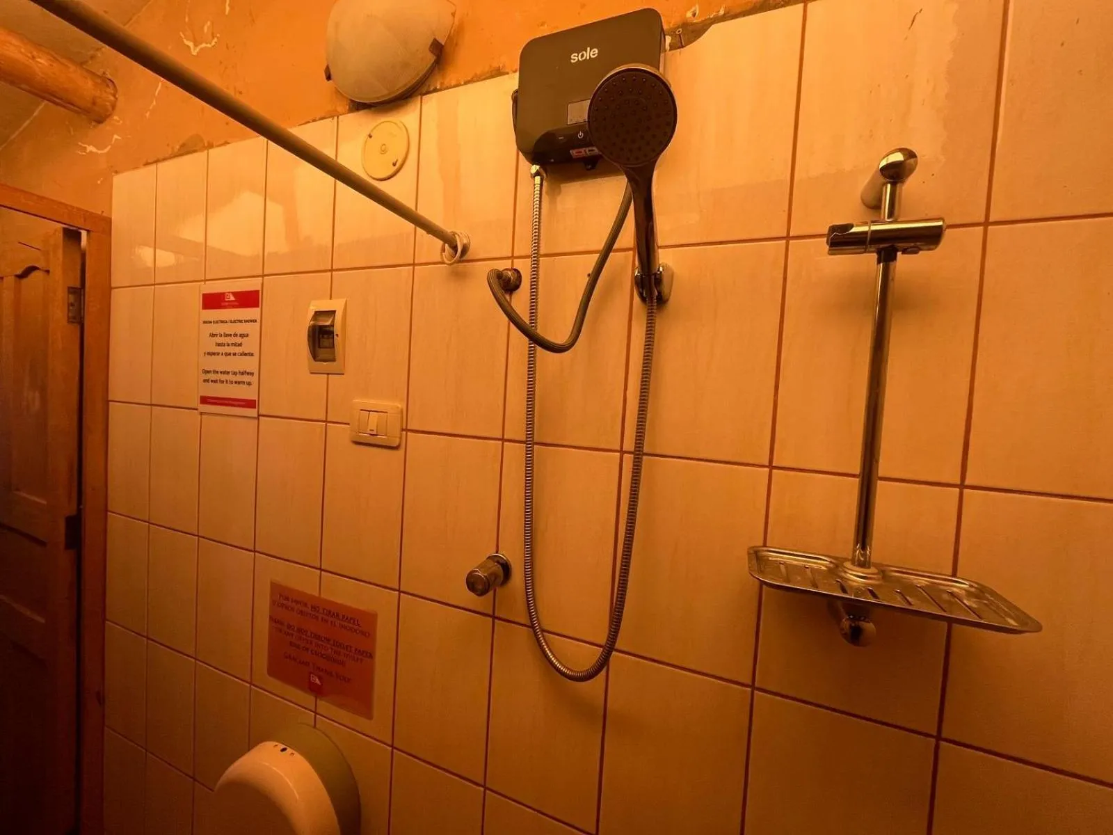 Shower in Intihuatana Hostel