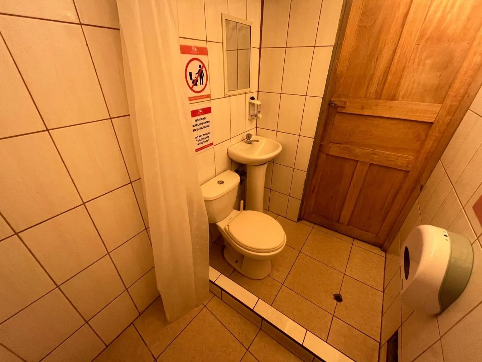 Bathroom in Intihuatana Hostel