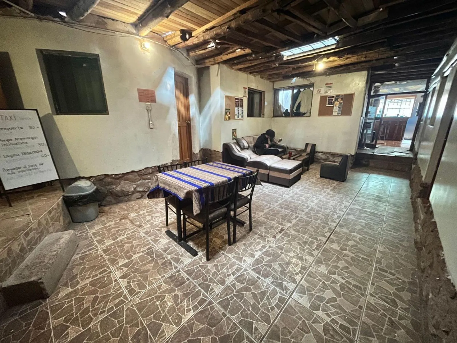 Living room in Intihuatana Hostel