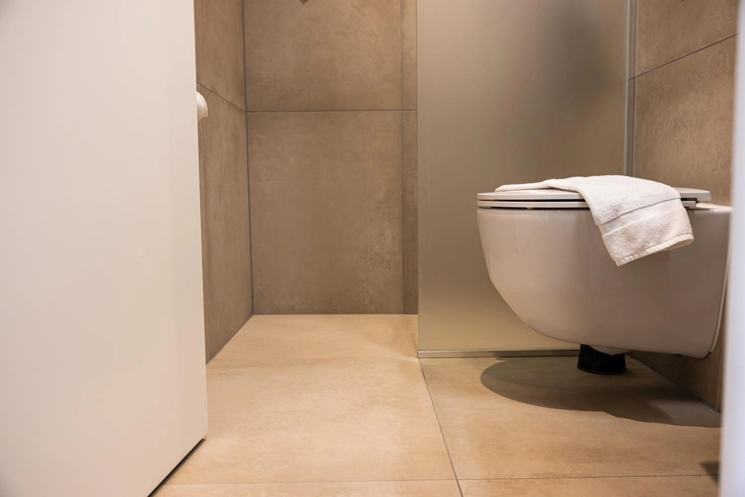 Toilet in Frederik VI's Hotel