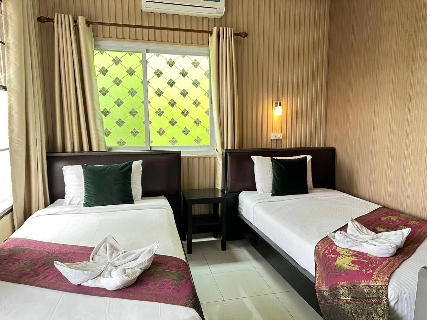 Standard Twin Room in Mixay Paradise Hotel